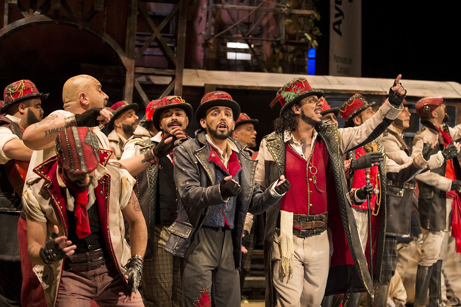 La comparsa 'Los mafiosos', de Juan Carlos Aragón, durante su pase de preliminares.