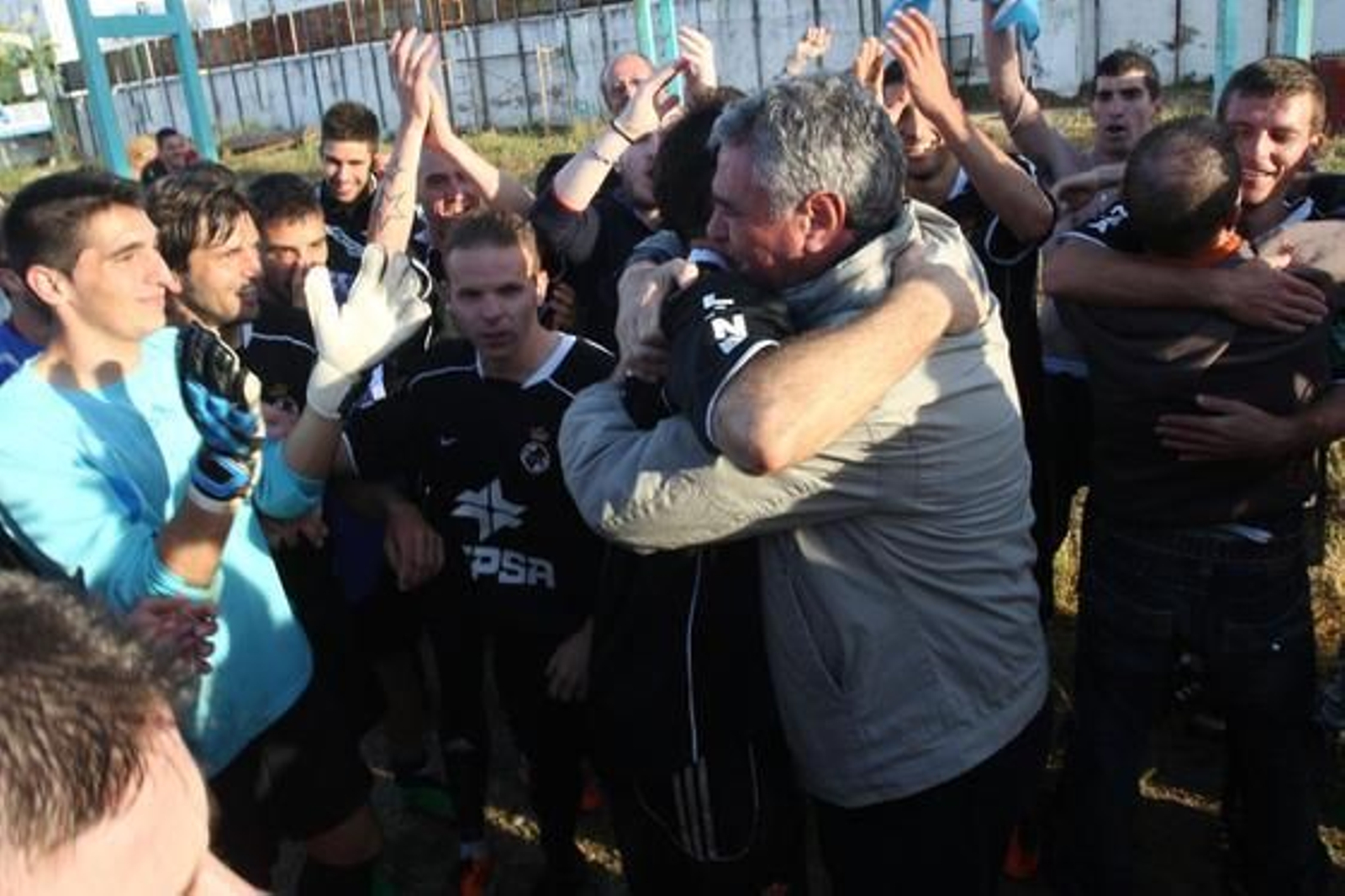 Los linenses empatan sin goles en Puerto Real y celebran el título de campeón de Liga.

Foto: Paco Guerrero