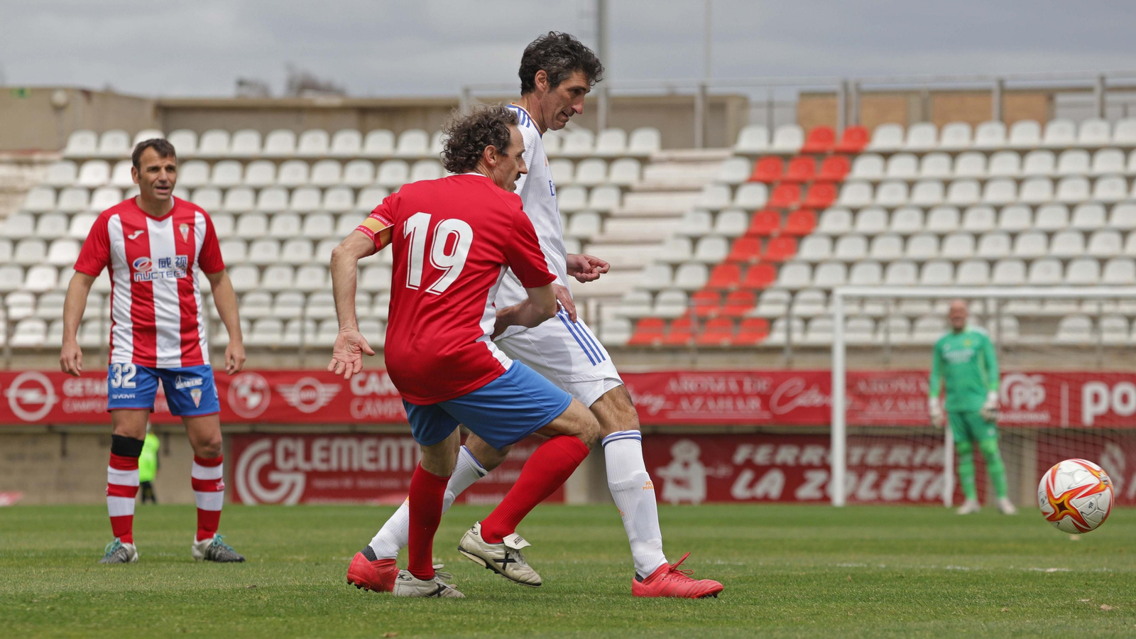 La mejores fotos del Algeciras - Real Madrid veteranos