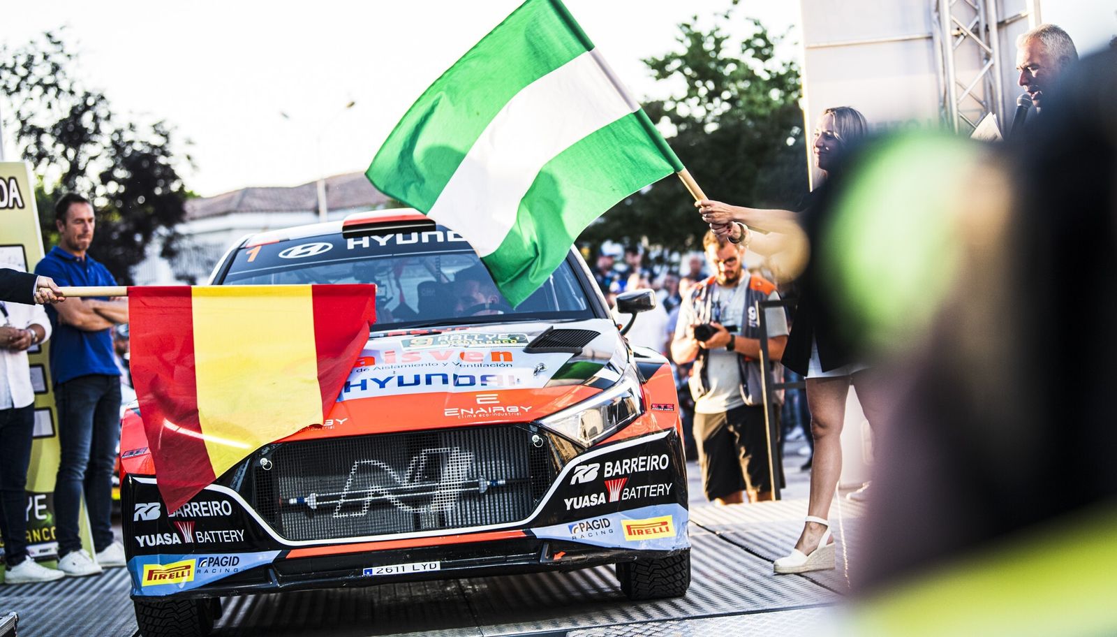 Un coche, en la ceremonia de salida del último Rallye de Pozoblanco.