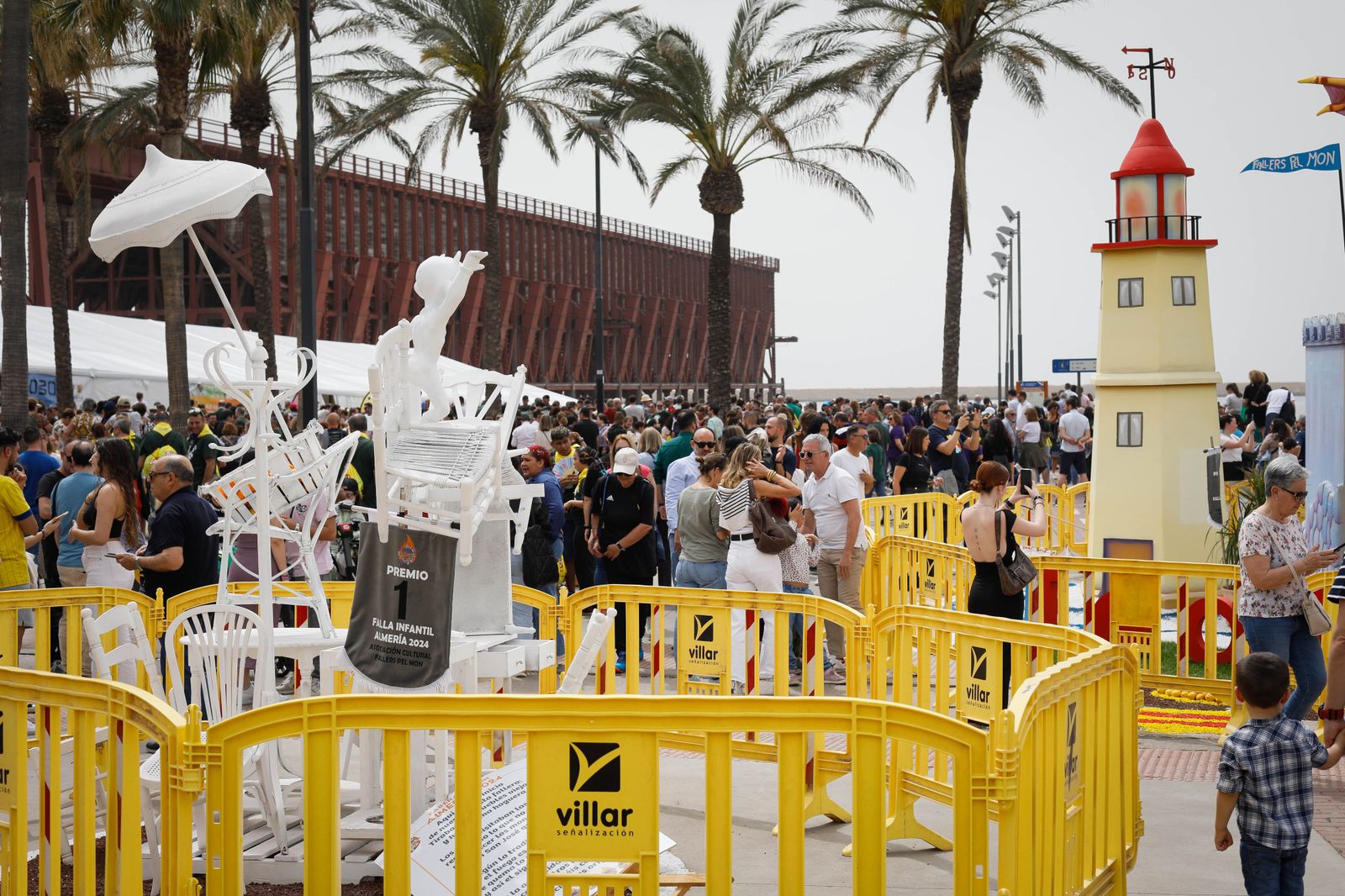 Las mejores imágenes de la "Globotá" en las fallas de Almería