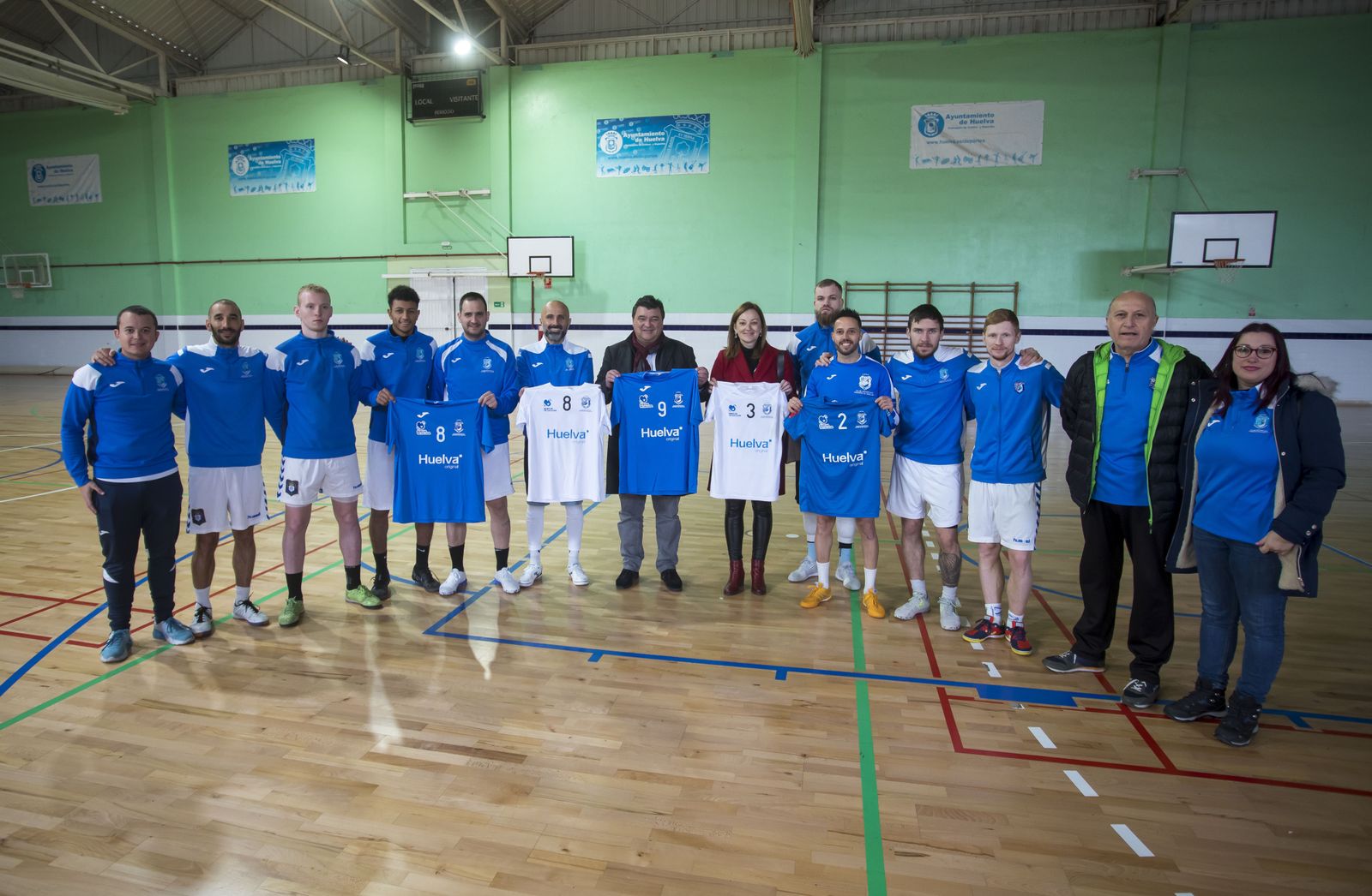 El alcalde de Huelva visita al Club Deportivo Sordos antes de que el equipo ponga rumbo este domingo al Europeo de Fútbol Sala de Sordos