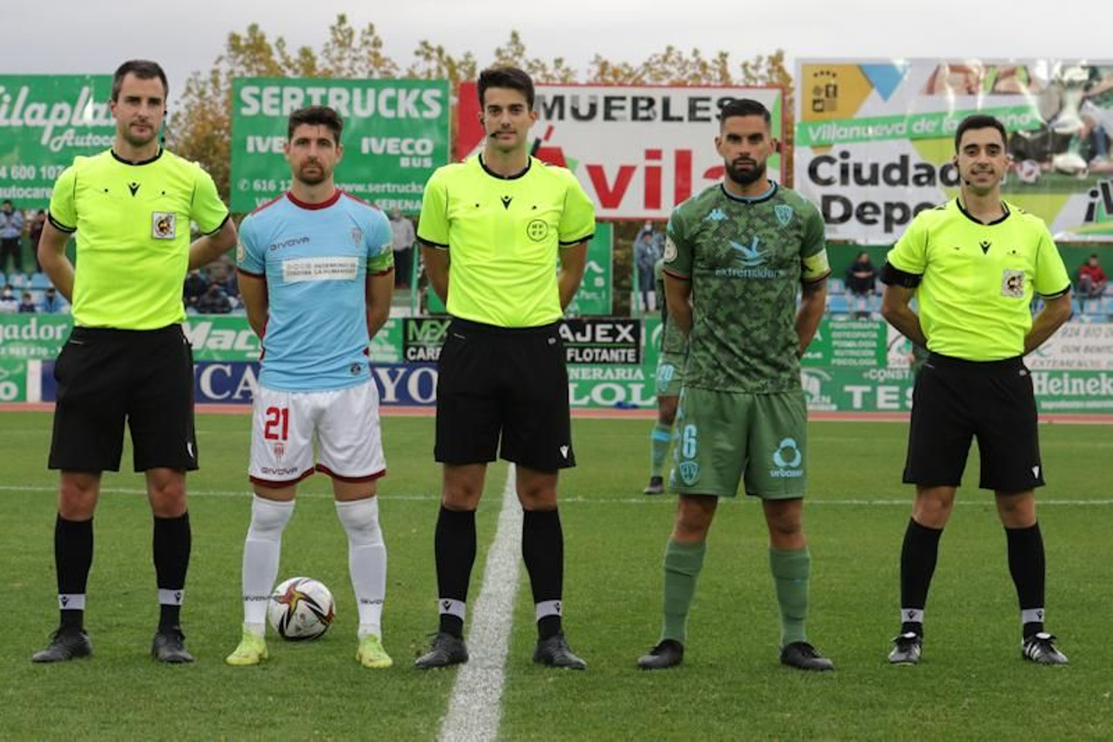 La derrota del Córdoba CF ante el Villanovense, en imágenes