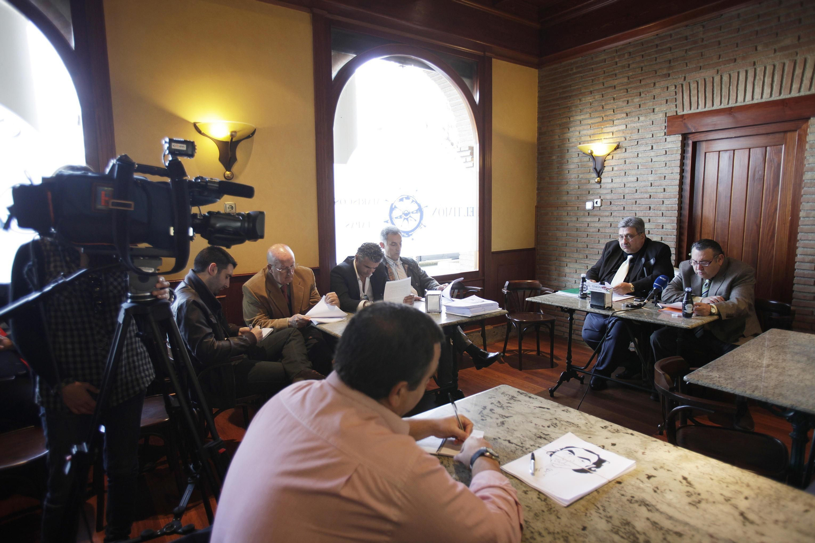 Jiménez Zorilla (izquierda), en una rueda de prensa.