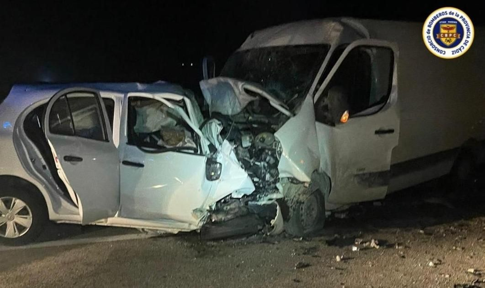 Estado en el que quedaron los dos vehículos en el accidente de tráfico registrado en Arcos