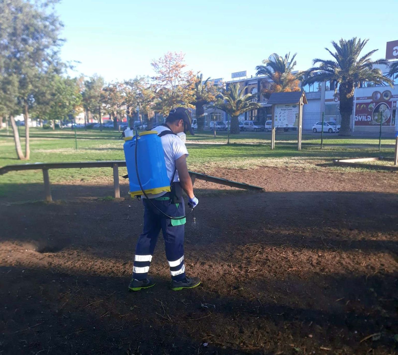 Trabajos que se llevaban a cabo en la jornada de este miércoles en el parque para perros.