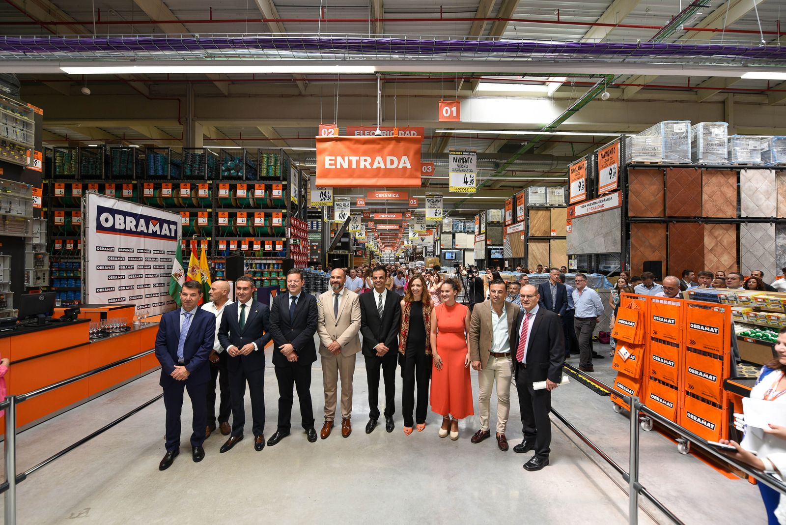 Obramat abre  en Palmones su  primera tienda  de la provincia de Cádiz