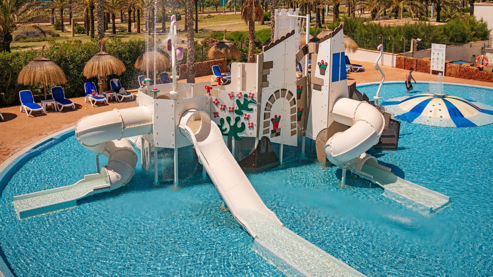 Aquapark par el disfrute de los mas 'peques' en Cabogata Jardín.