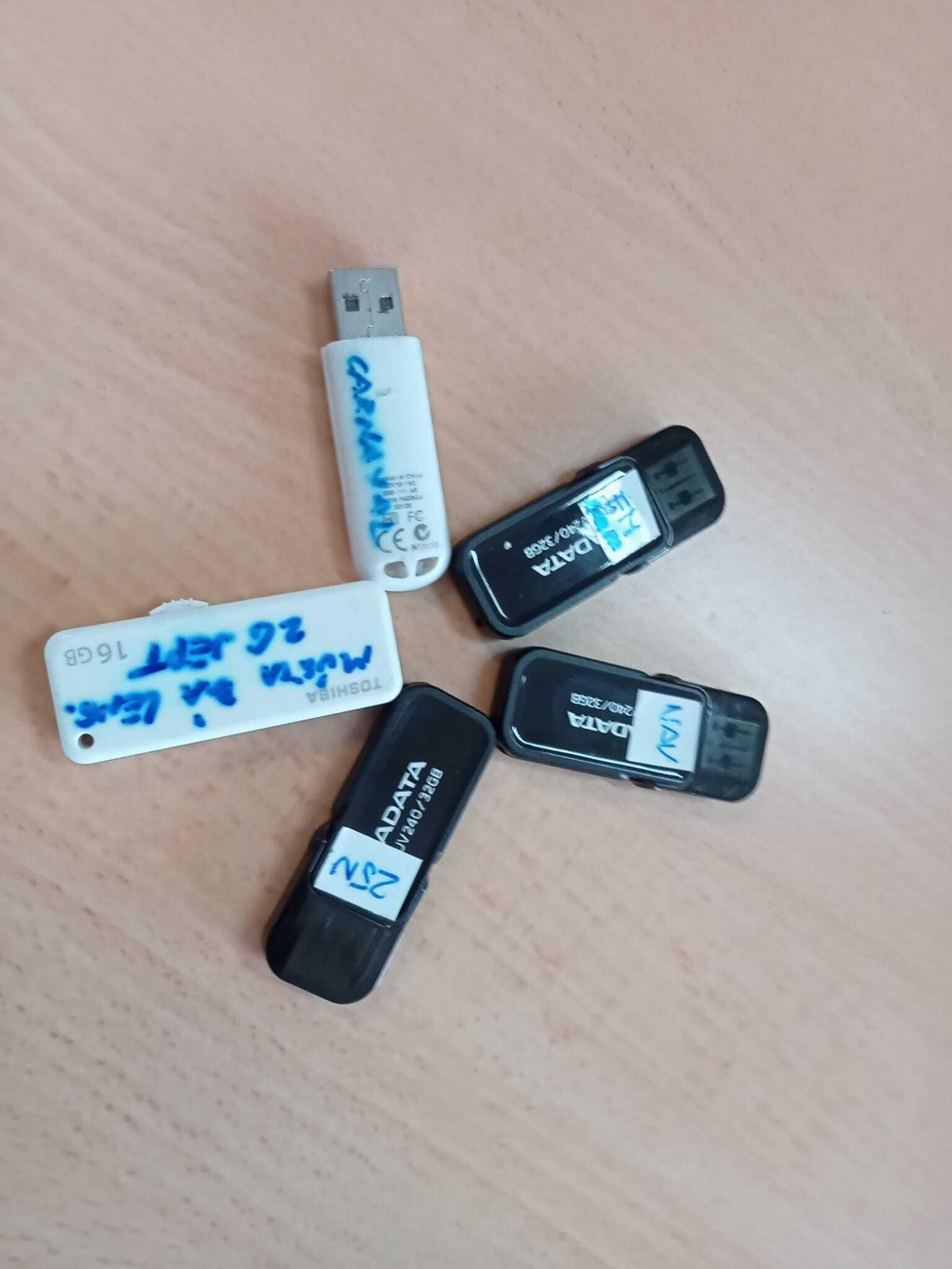 Pendrive que se utilizan para almacenar la música que después escuchan los alumnos