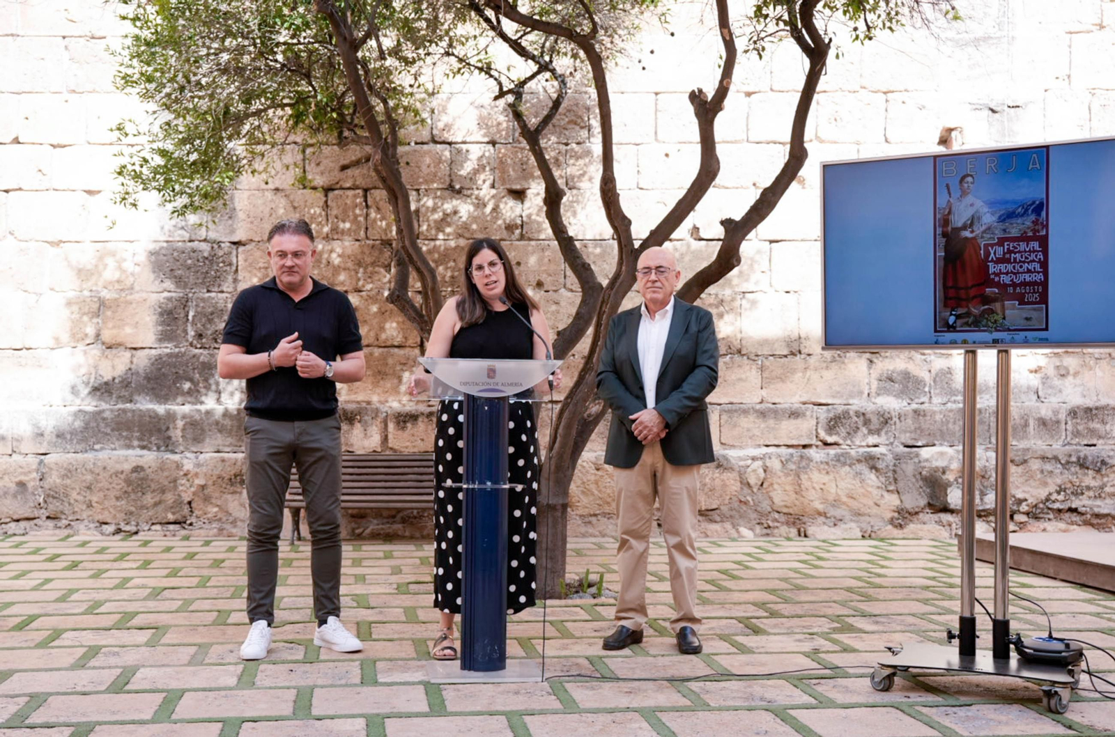 José Carlos Lupión, alcalde de Berja; Almudena Morales, vicepresidenta de Diputación y Juan José Bonilla, presidente de Abuxarra.