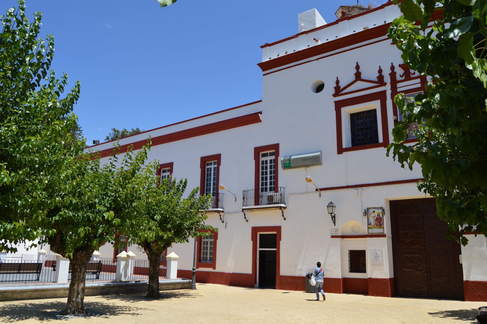 Exterior del centro de salud de Sanlúcar
