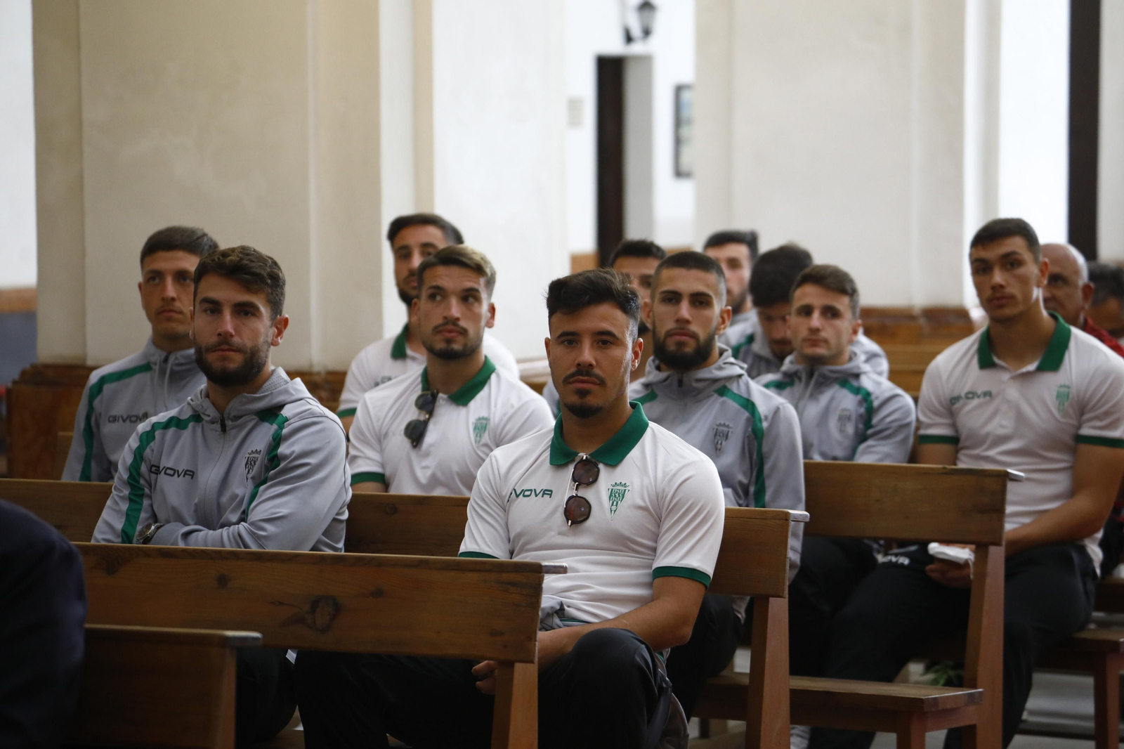 Las ofrendas del Córdoba CF a San Rafael y la Virgen de los Dolores, en imágenes