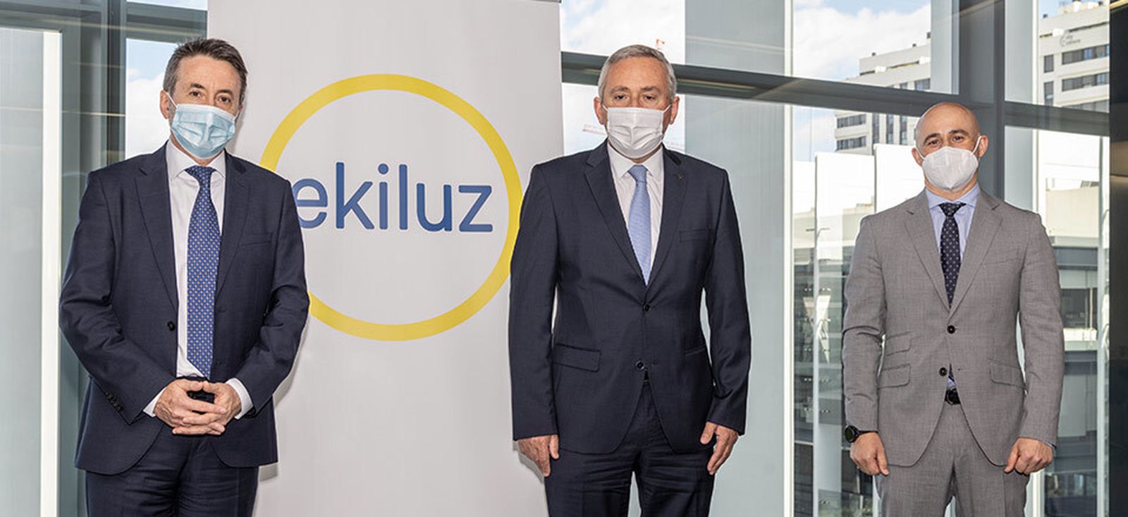 El consejero delegado de Repsol, Josu Jon Imaz; el presidente de la Corporación Mondragón, Iñigo Ucín y el director general de Krean, Jon Berbel, en lanzamiento de Ekiluz, en el Campus Repsol (Madrid).