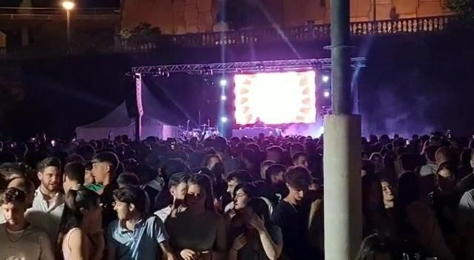 Hasta 5.000 universitarios de Huelva en la fiesta de la UHU en el parque Alonso Sánchez Hasta 5.000 universitarios de Huelva en la fiesta de la UHU en el parque Alonso Sánchez