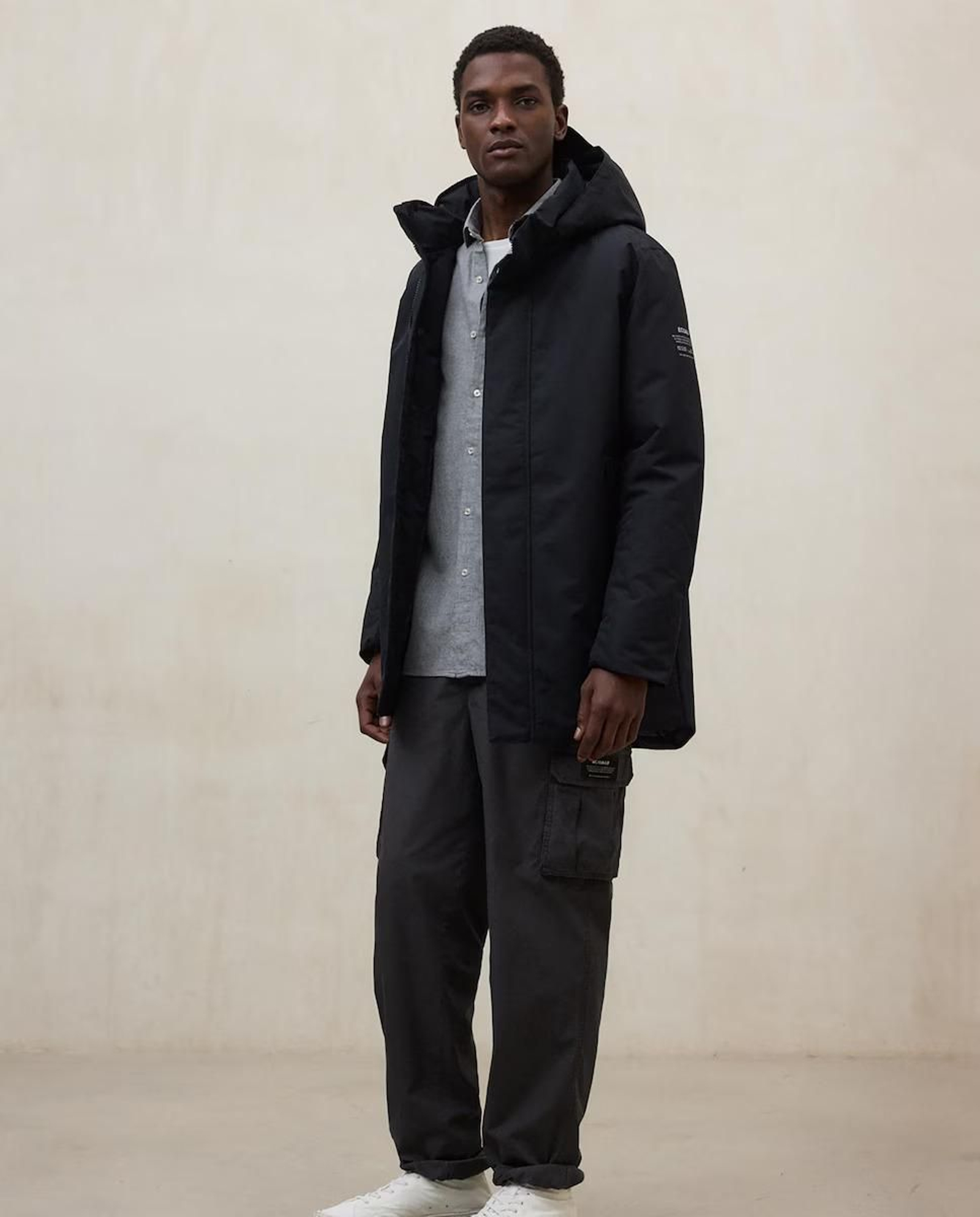 Abrigo Ecolaf con capucha y cierre de cremallera