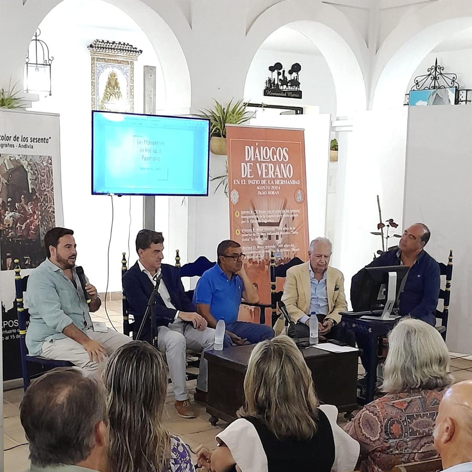 Asistentes a la mesa redonda. Asistentes a la mesa redonda.