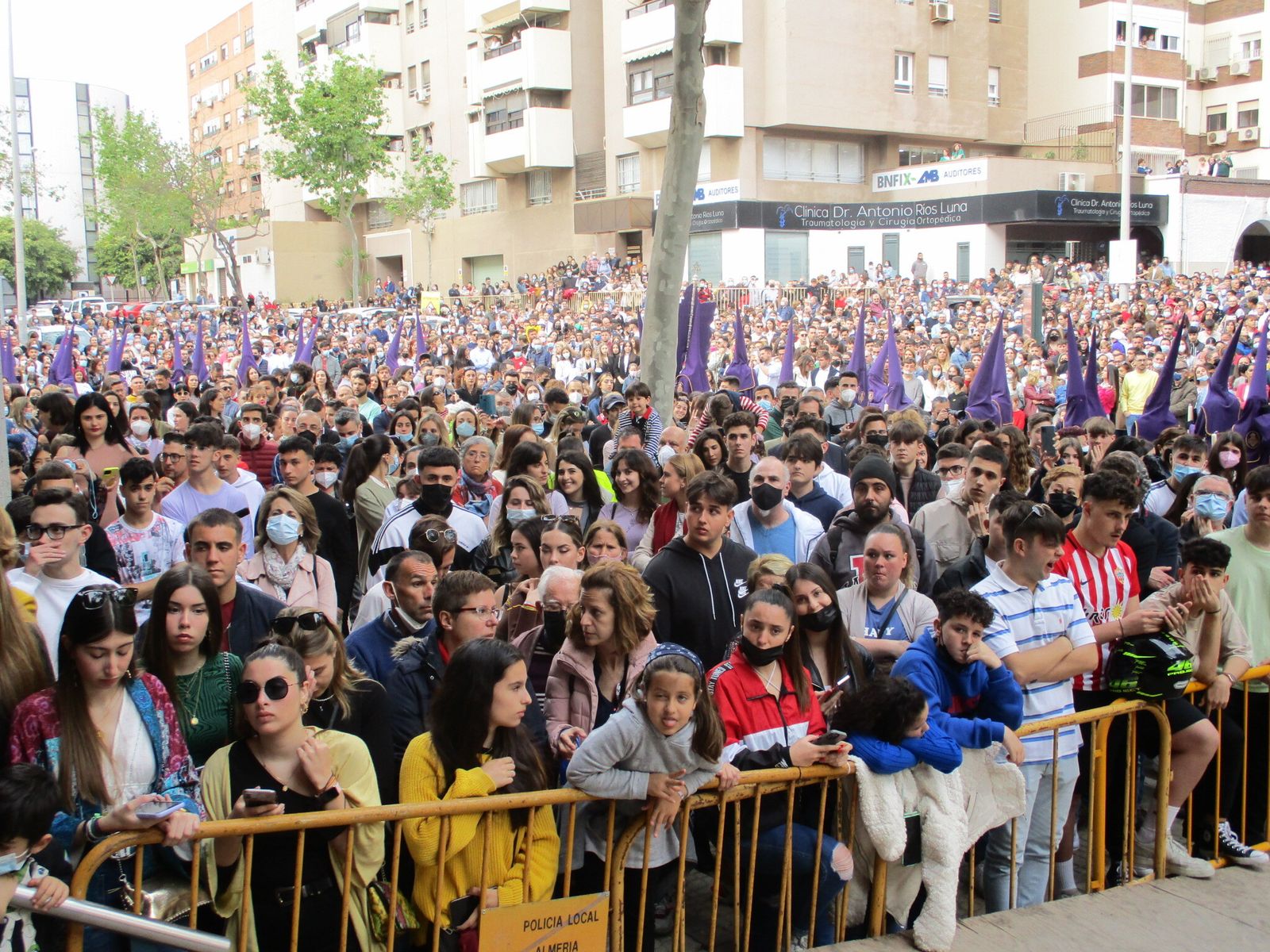 Imágenes de la estación de penitencia de la Hermandad de Pasión de Almería