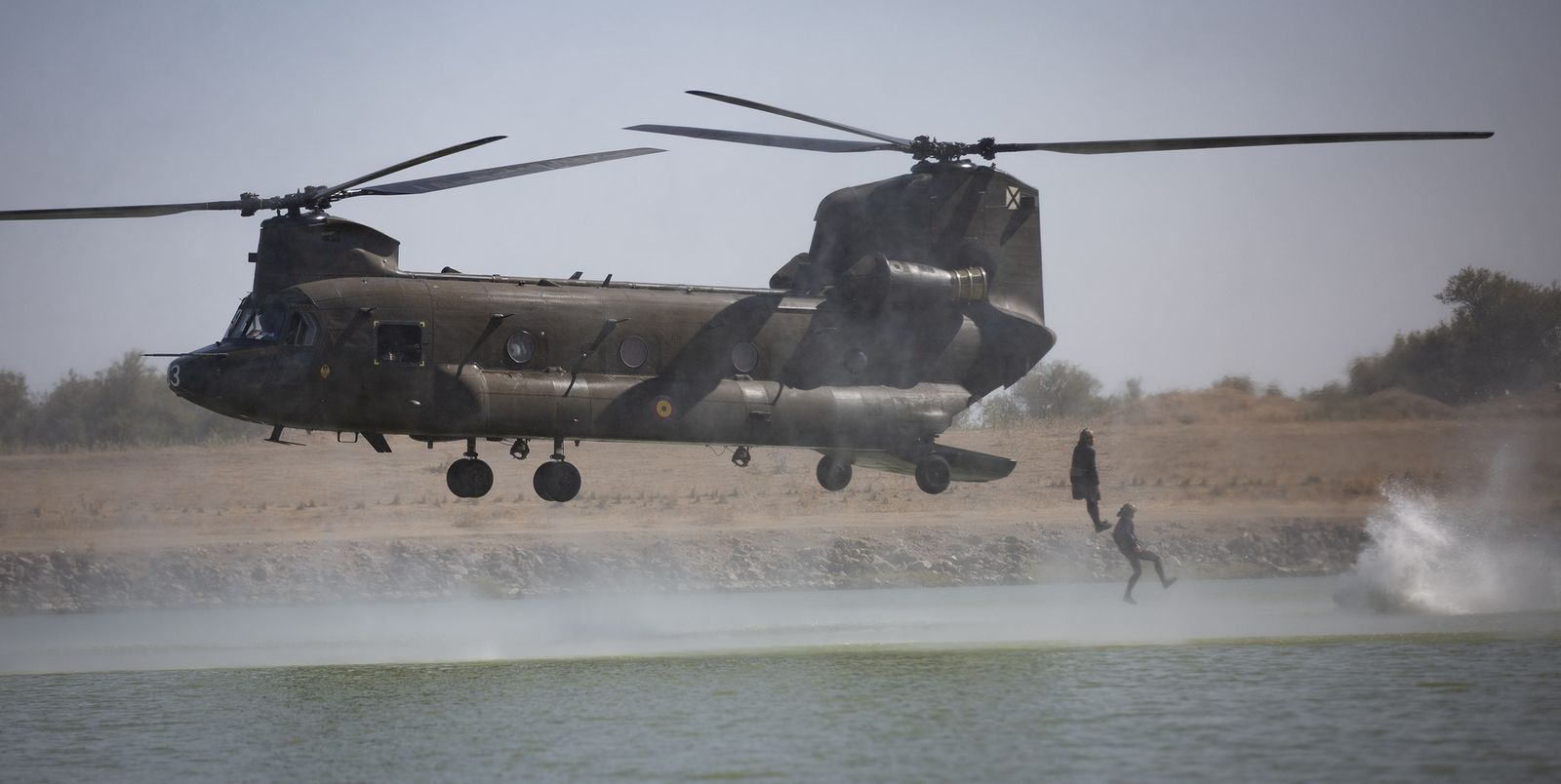 Entrenamiento del Ejército en el río Guadalquivir