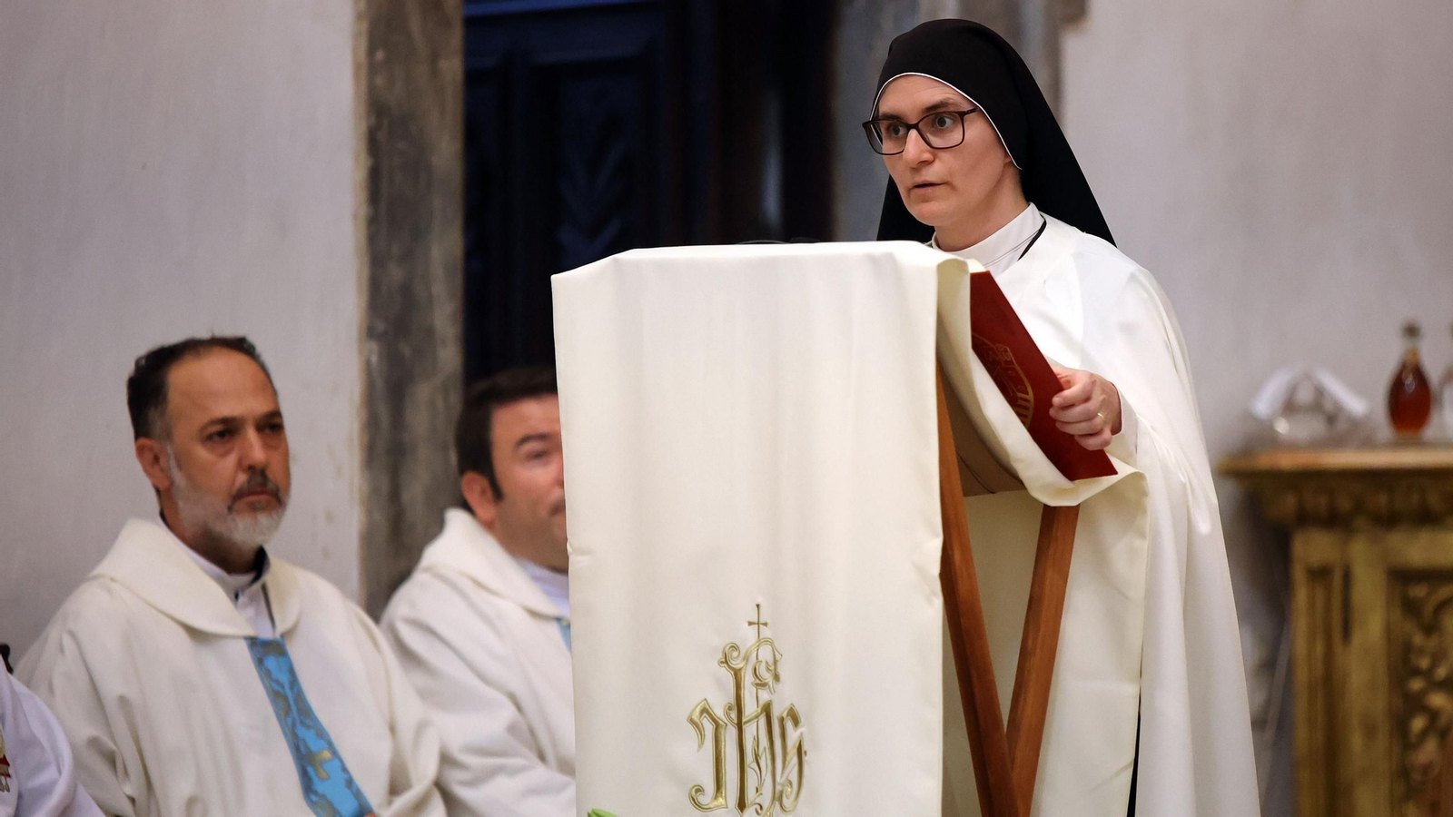 Imágenes de la misa de bienvenida a las hermanas Carmelitas en La Cartuja de Jerez