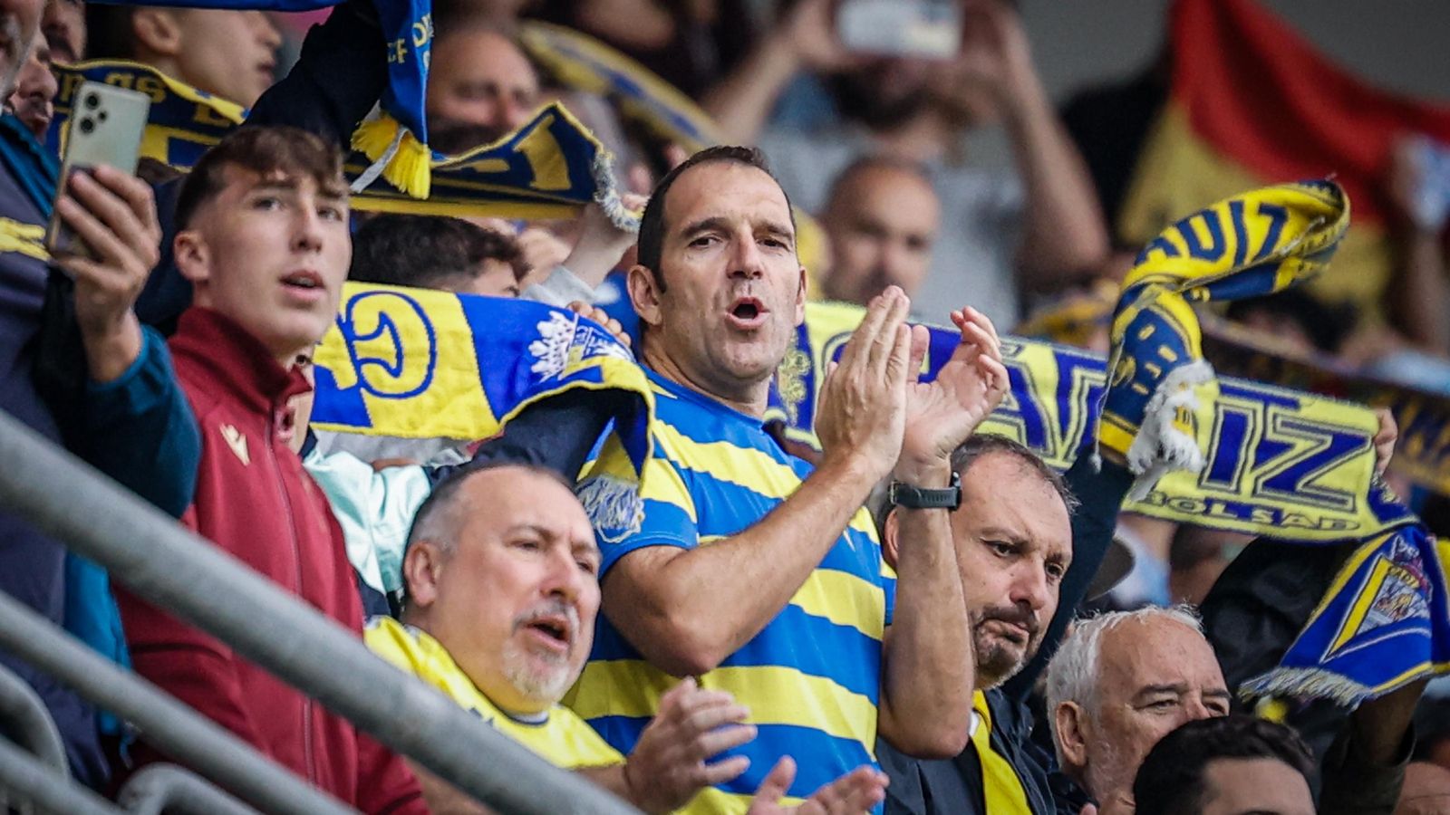 Búscate entre las imágenes del partido de futbol Cádiz CF - Málaga CF