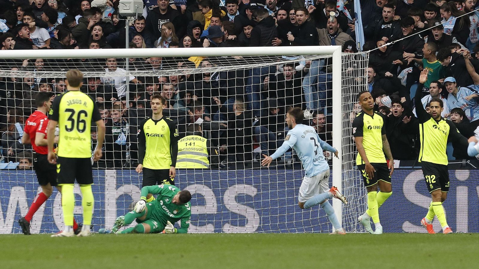 Mingueza festeja el segundo gol del Celta al conjunto verdiblanco.