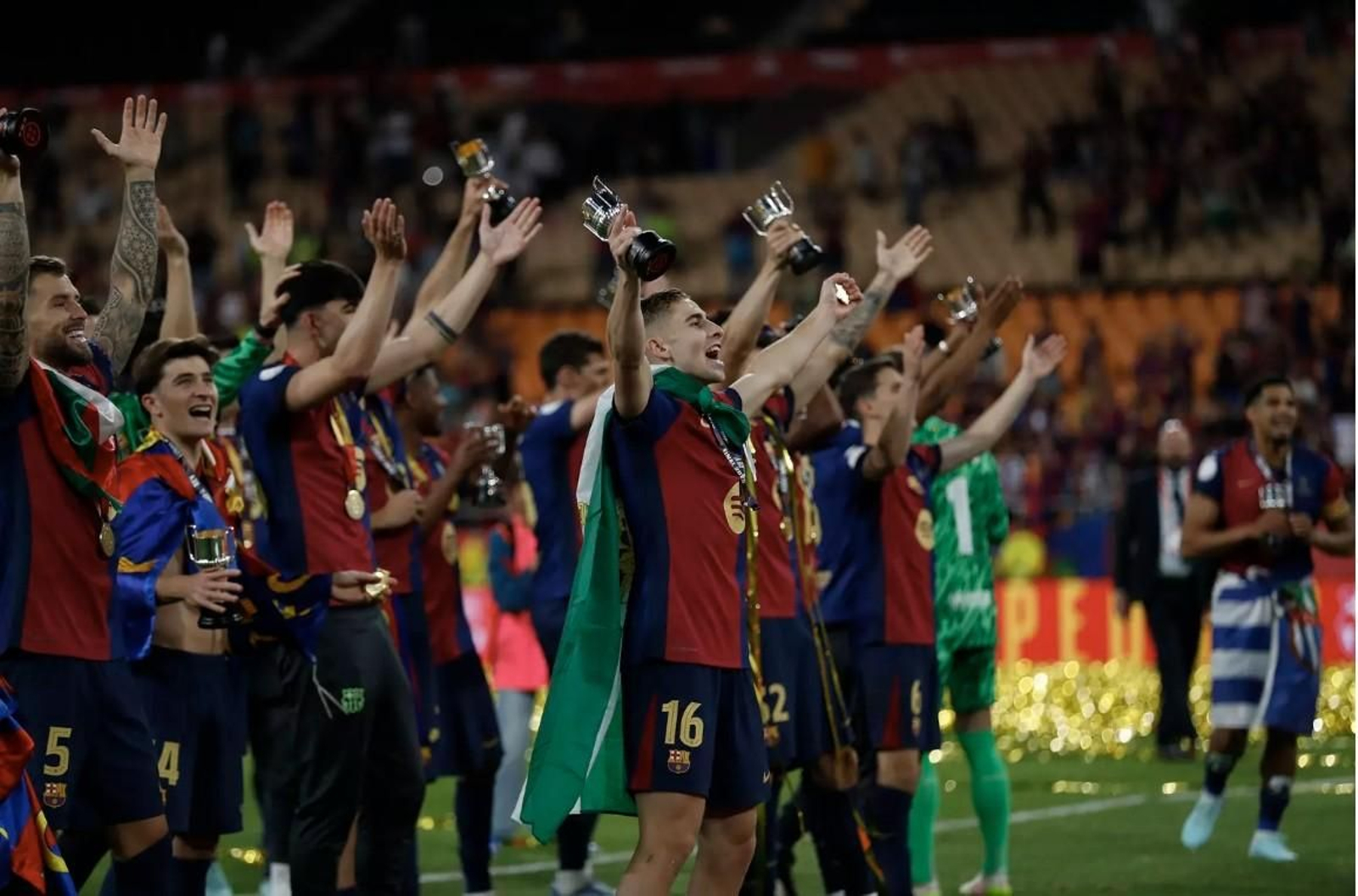 Los futbolistas del Barcelona celebran el último título de la Copa del Rey en el Estadio de la Cartuja.