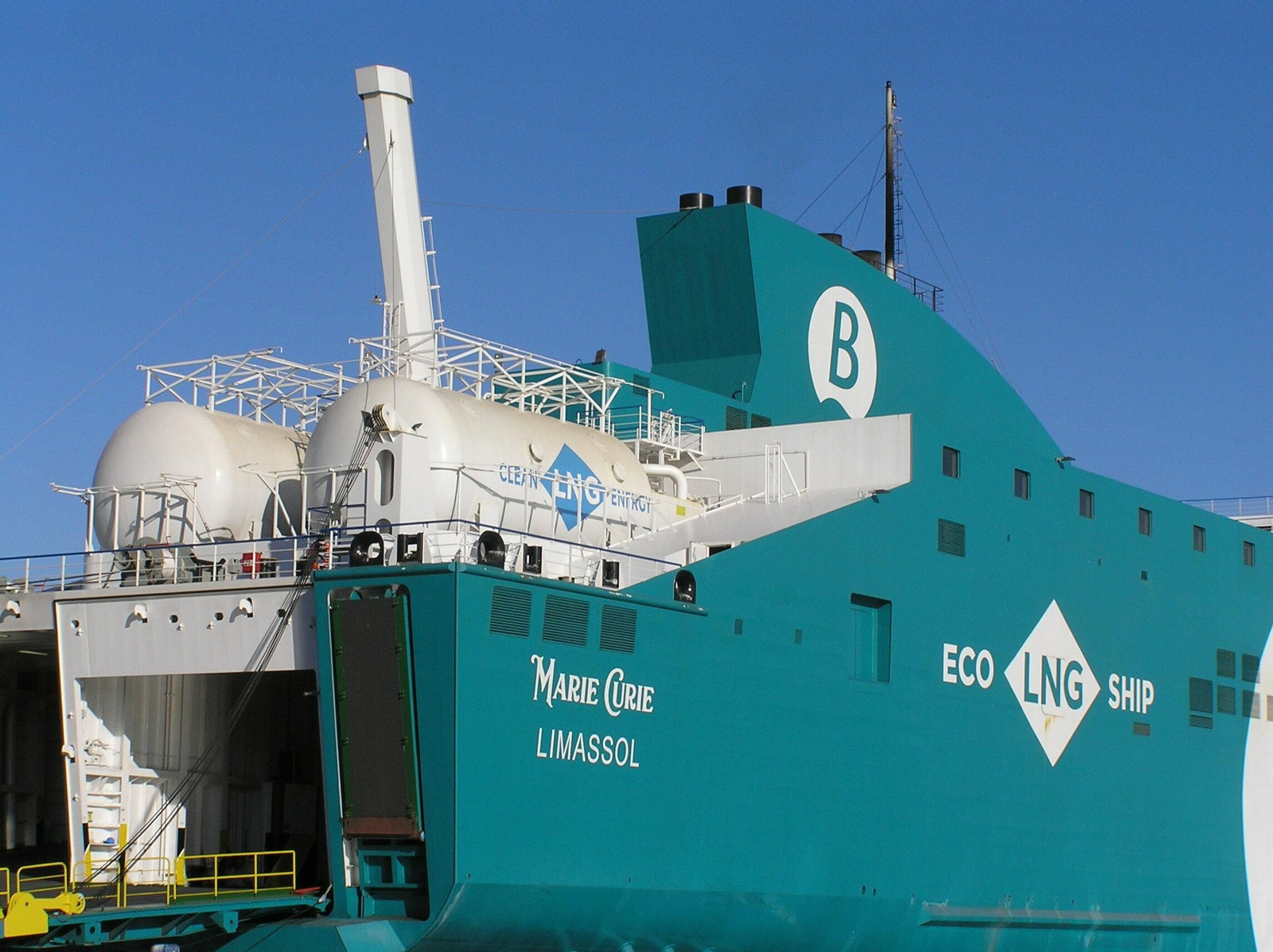 Depósitos de Gas Natural Licuado del ferry de Baleària 'Marie Curie' que en la actualidad cubre la ruta con Melilla.