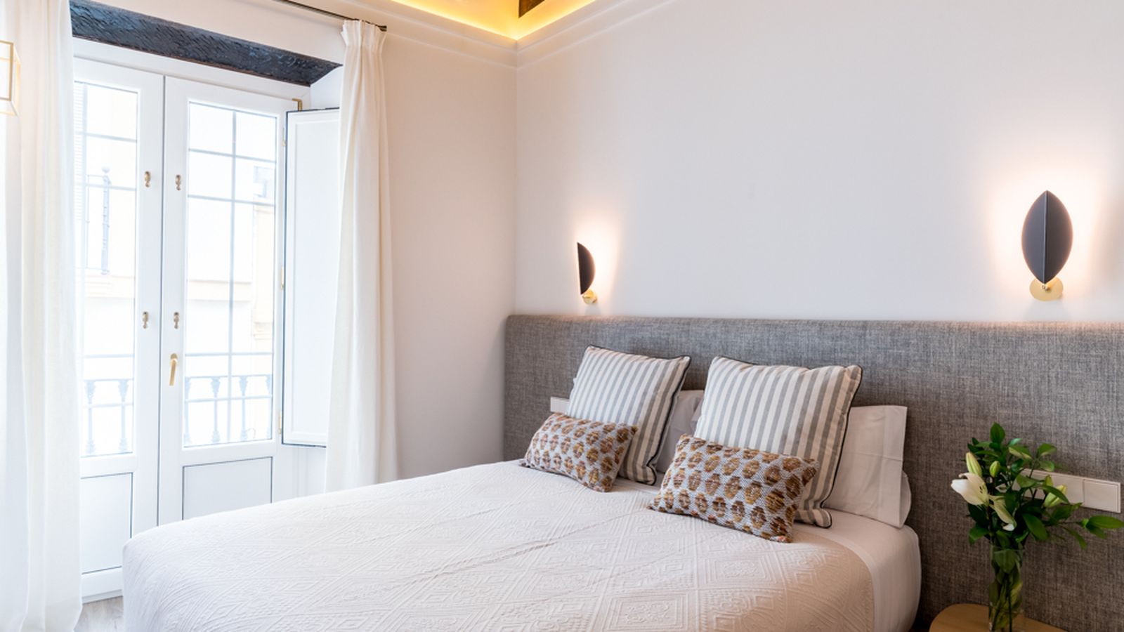 Uno de los dormitorios para turistas de la calle Bailén.