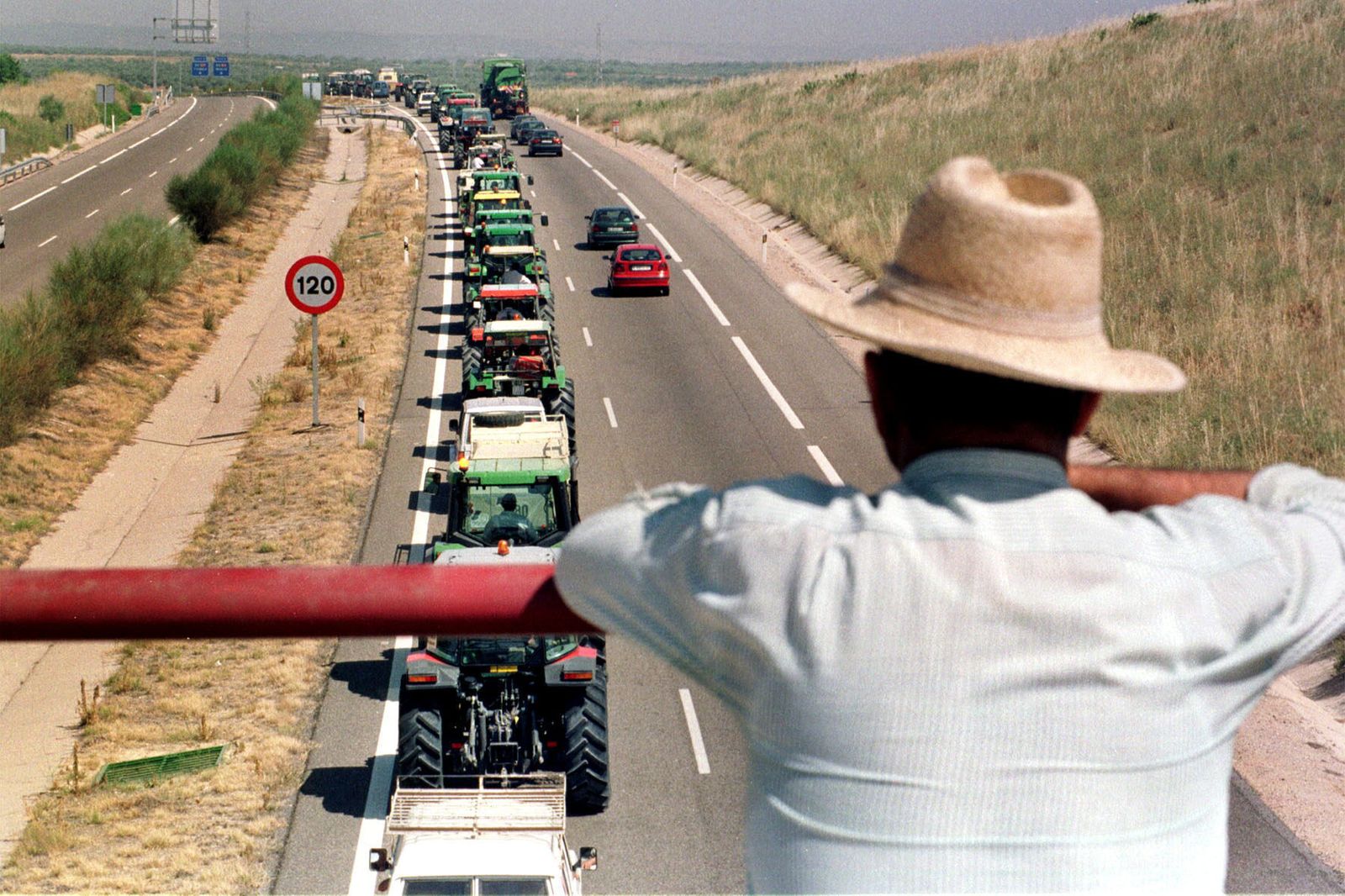 Imagen de una "tractorada" de protesta de los agricultores, el sector peor pagado en la provincia de Cádiz.