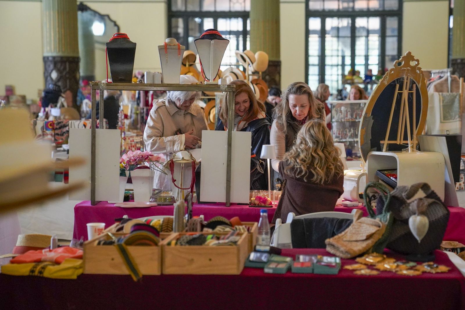 Las fotos del Rastrillo Nuevo Fututo en el Casino de la Exposición