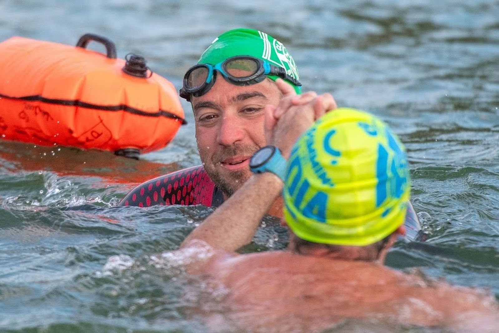 Triatlón a lo largo del Guadalquivir a beneficio de la Fundación Vicente Ferrer