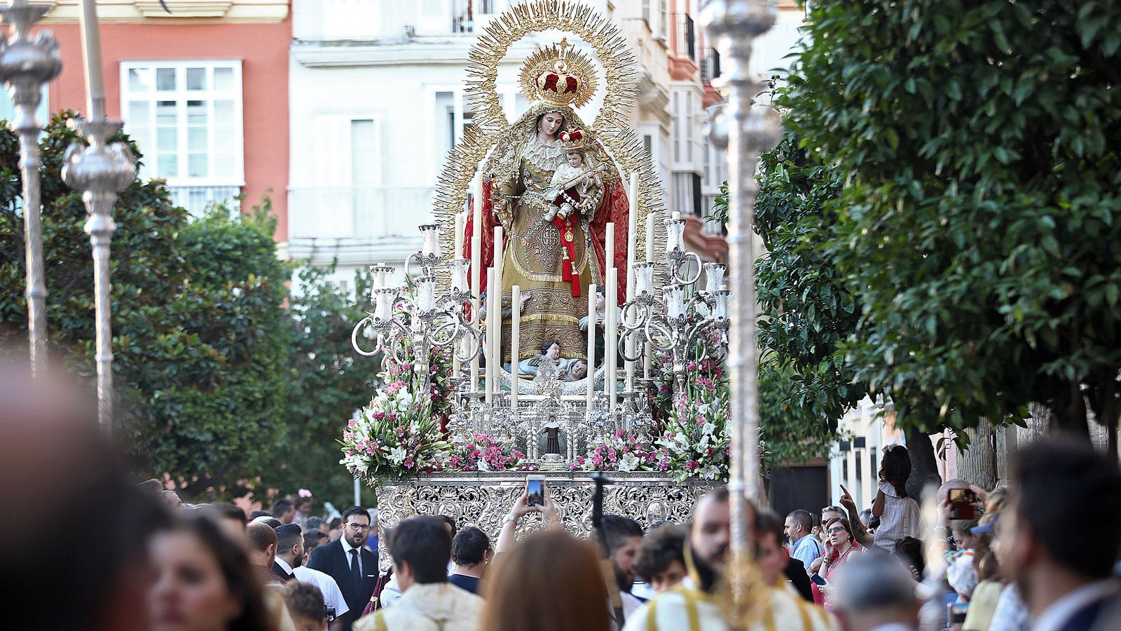 La Virgen de los Desamparados, en su salida de 2019.