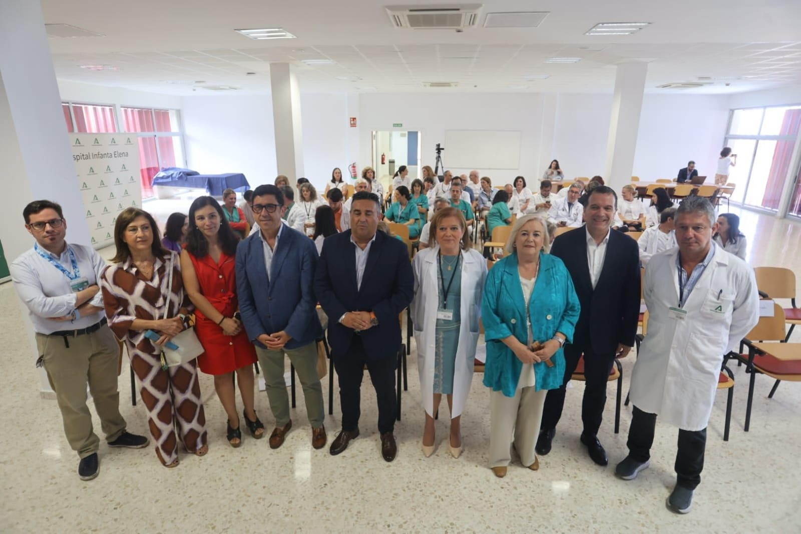 Foto de familia en el acto central de la Semana de la Innovación en el hospital Infanta Elena.