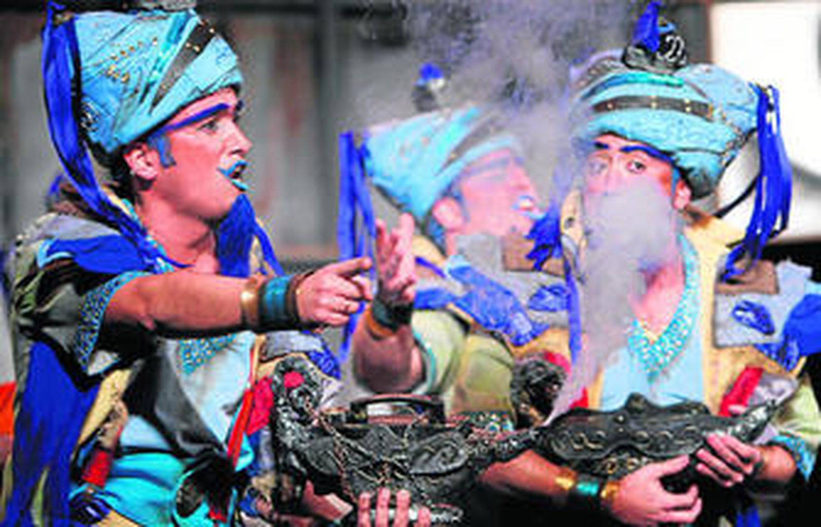 La comparsa de Antonio Martín 'Los hippytanos' defiende el Primer premio que logró el pasado año con 'La comparsa del genio', en la imagen.