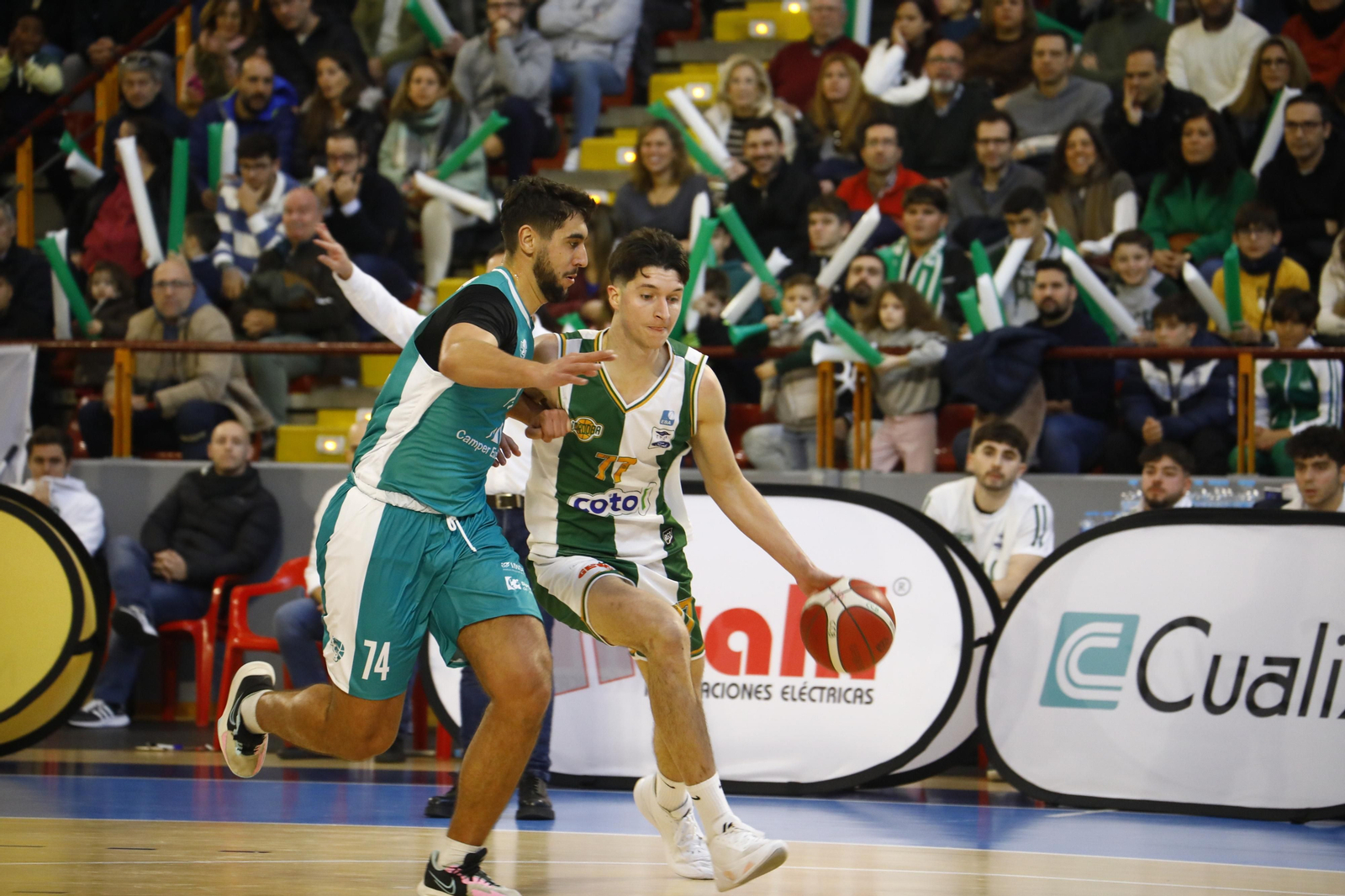 Las mejores fotos del ambiente en Vista Alegre para el derbi entre el Coto Córdoba y el UCB Camper Eurogaza