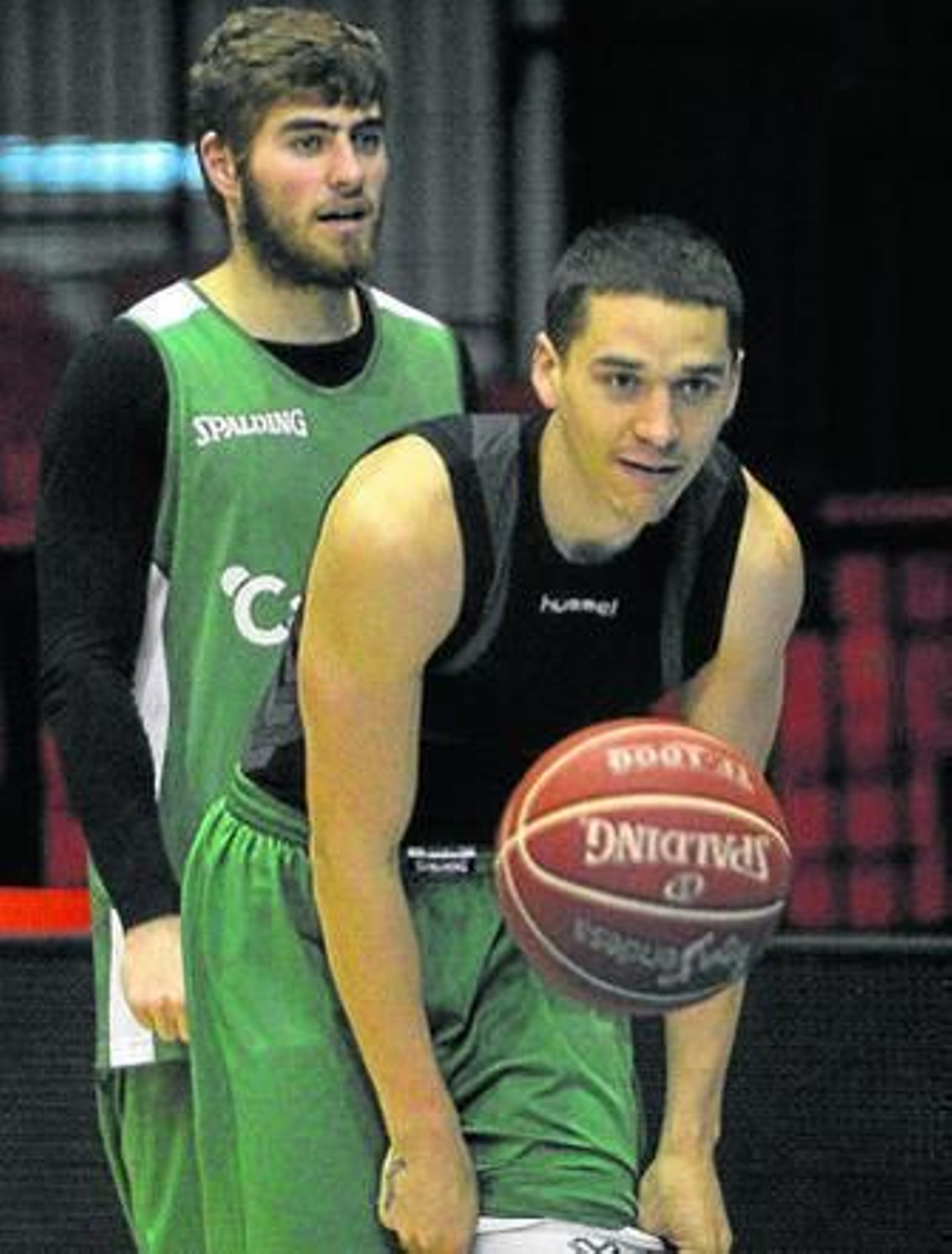 Bamforth, en un entrenamiento junto al canterano Corrales.