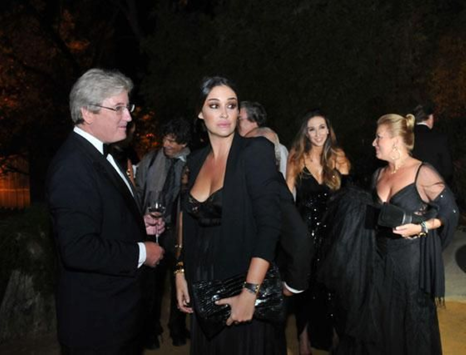 Pedro Rebuelta, con la diseñadora de moda flamenca Vicky Martín Berrocal.

Foto: Pascual