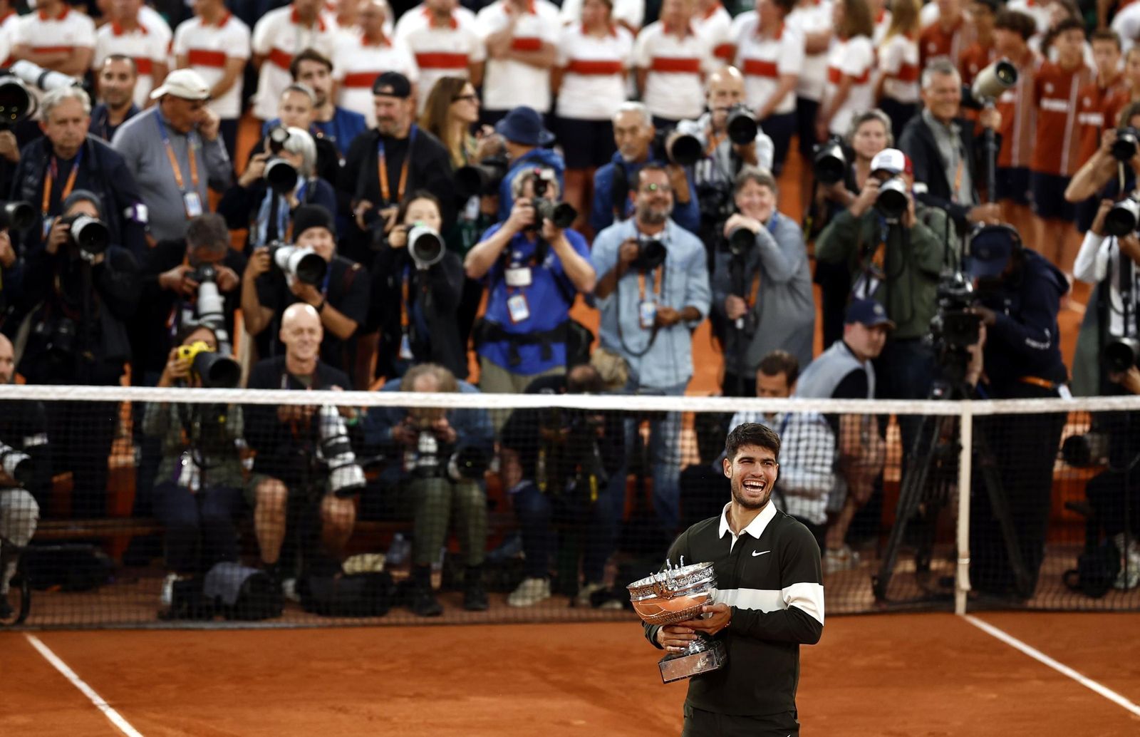 Las fotos de la celebración de la victoria de Carlos Alcaraz en Roland Garros