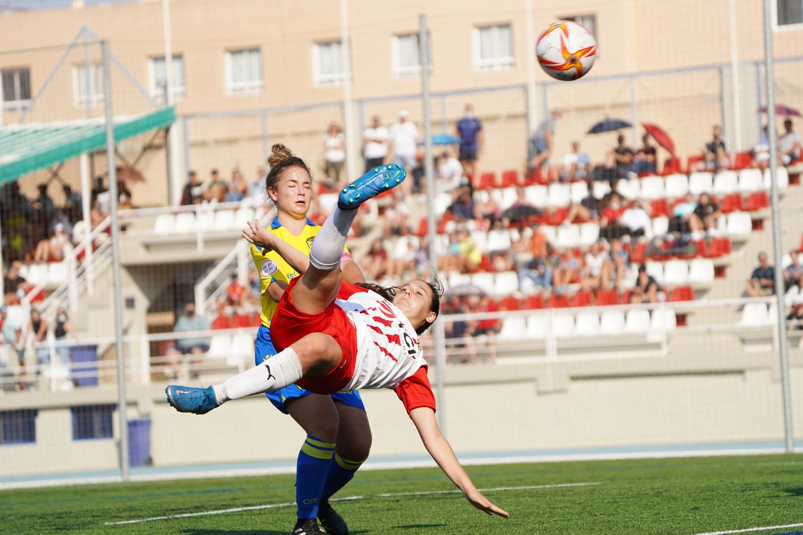 Imagen de un partido del Almería en el Emilio Campra.