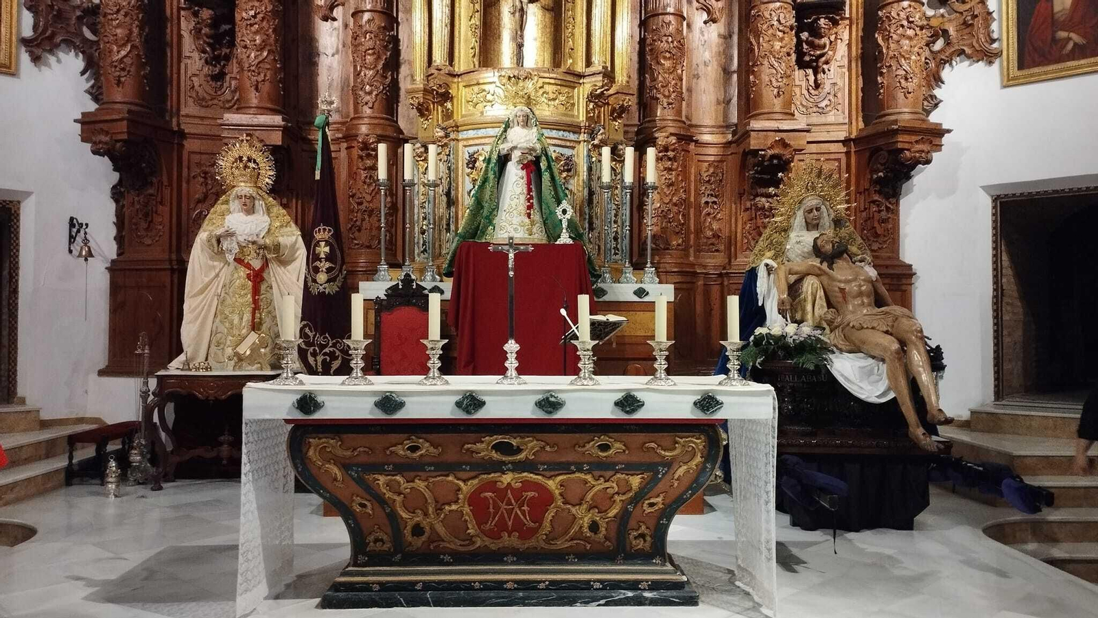 Piedad y Caridad, Gracia, Esperanza y Perdones en el Altar Mayor de Iglesia Parroquial