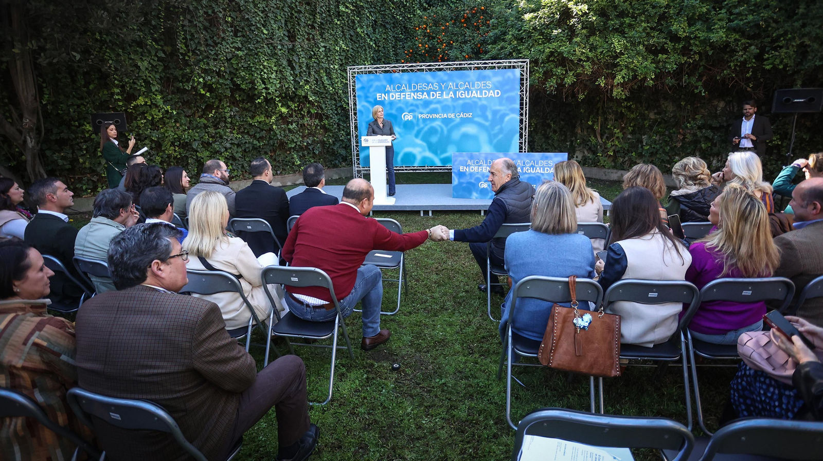 Alcaldesas y alcaldes del PP de la provincia en un acto en Jerez