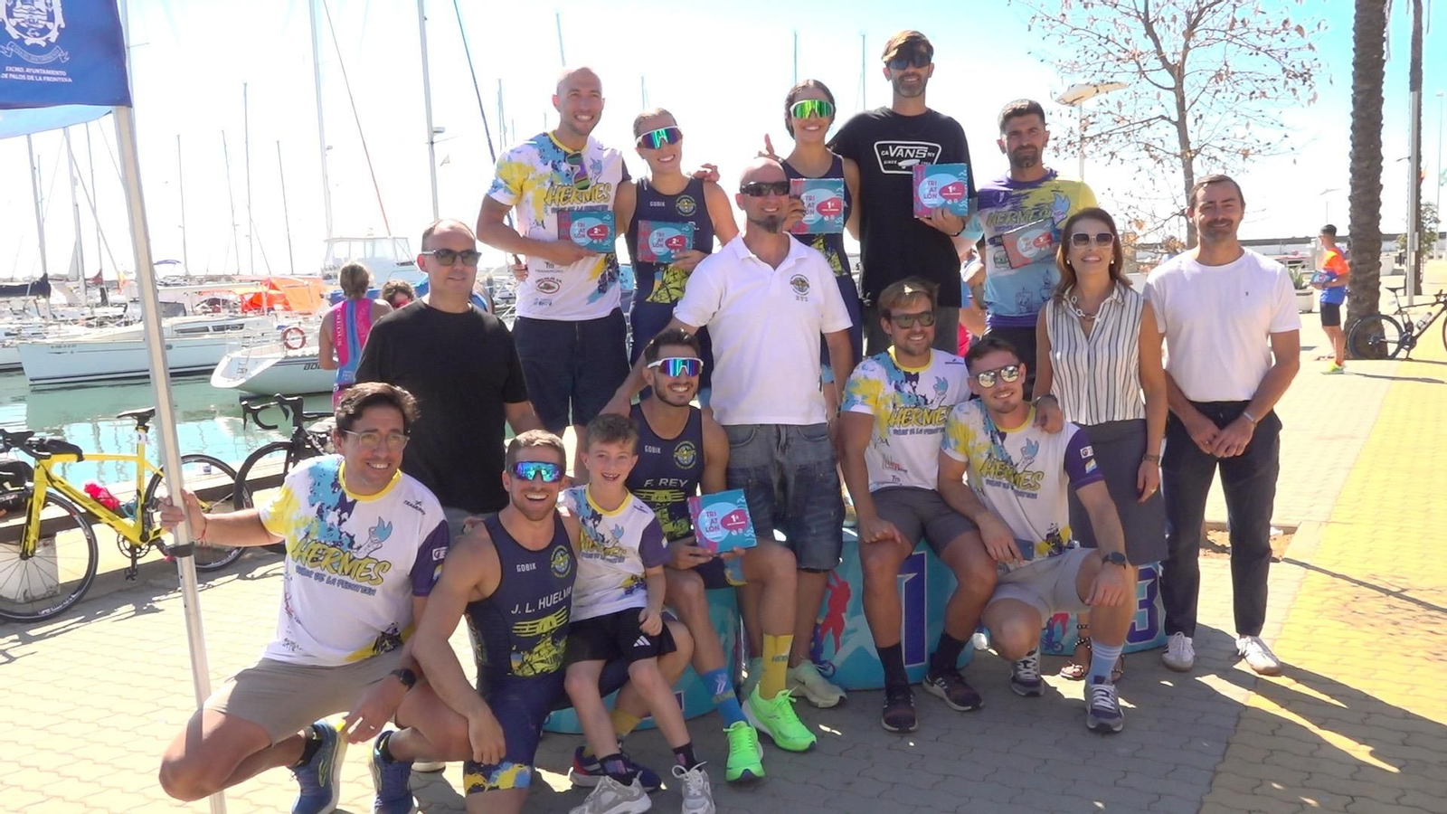 Los premiados en el IV Triatlón Playas de Mazagón.