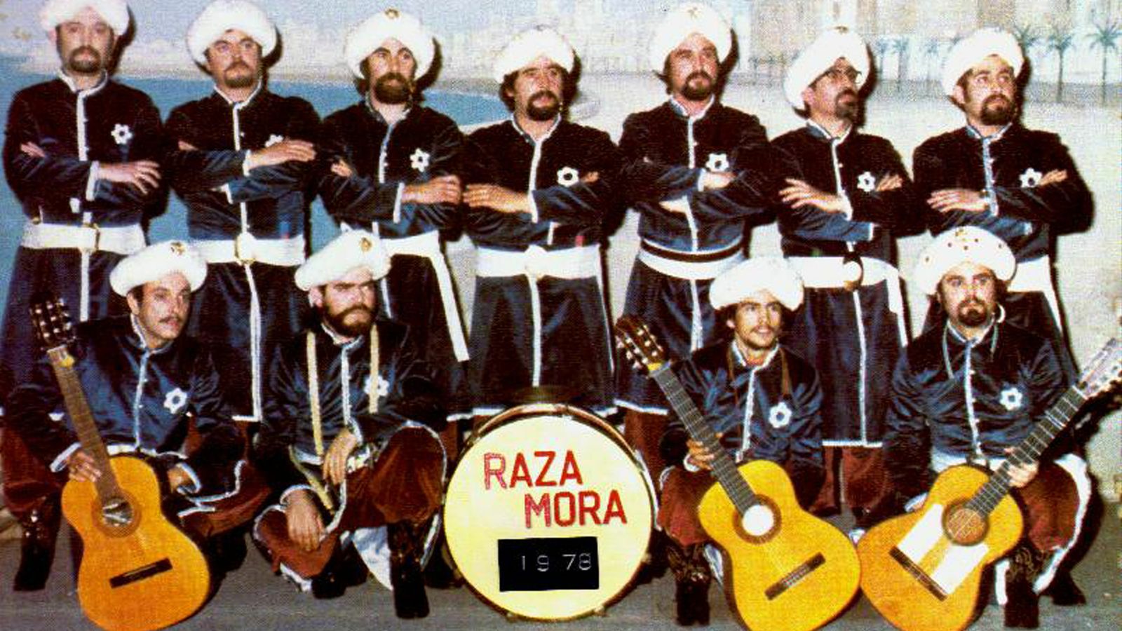 ‘Raza mora’ despedía su popurrí con ‘Abre la puerta niña’, uno de los temas más populares de Triana.