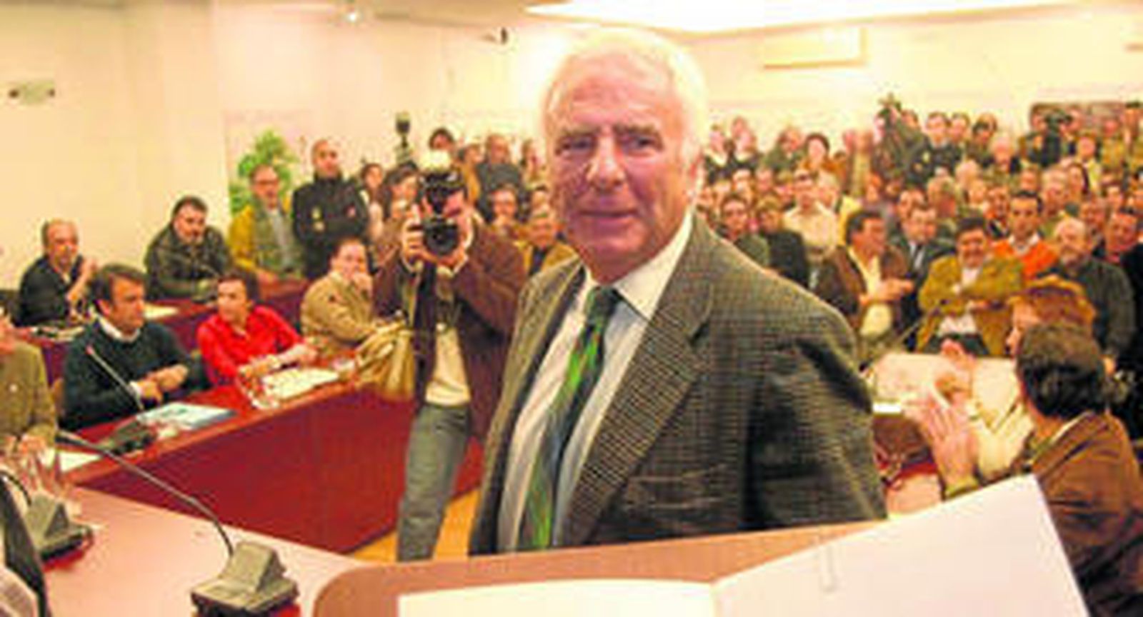 Baldomero Gaviño, en el pleno en el que recuperó la Alcaldía tras la moción de censura, en 2005.