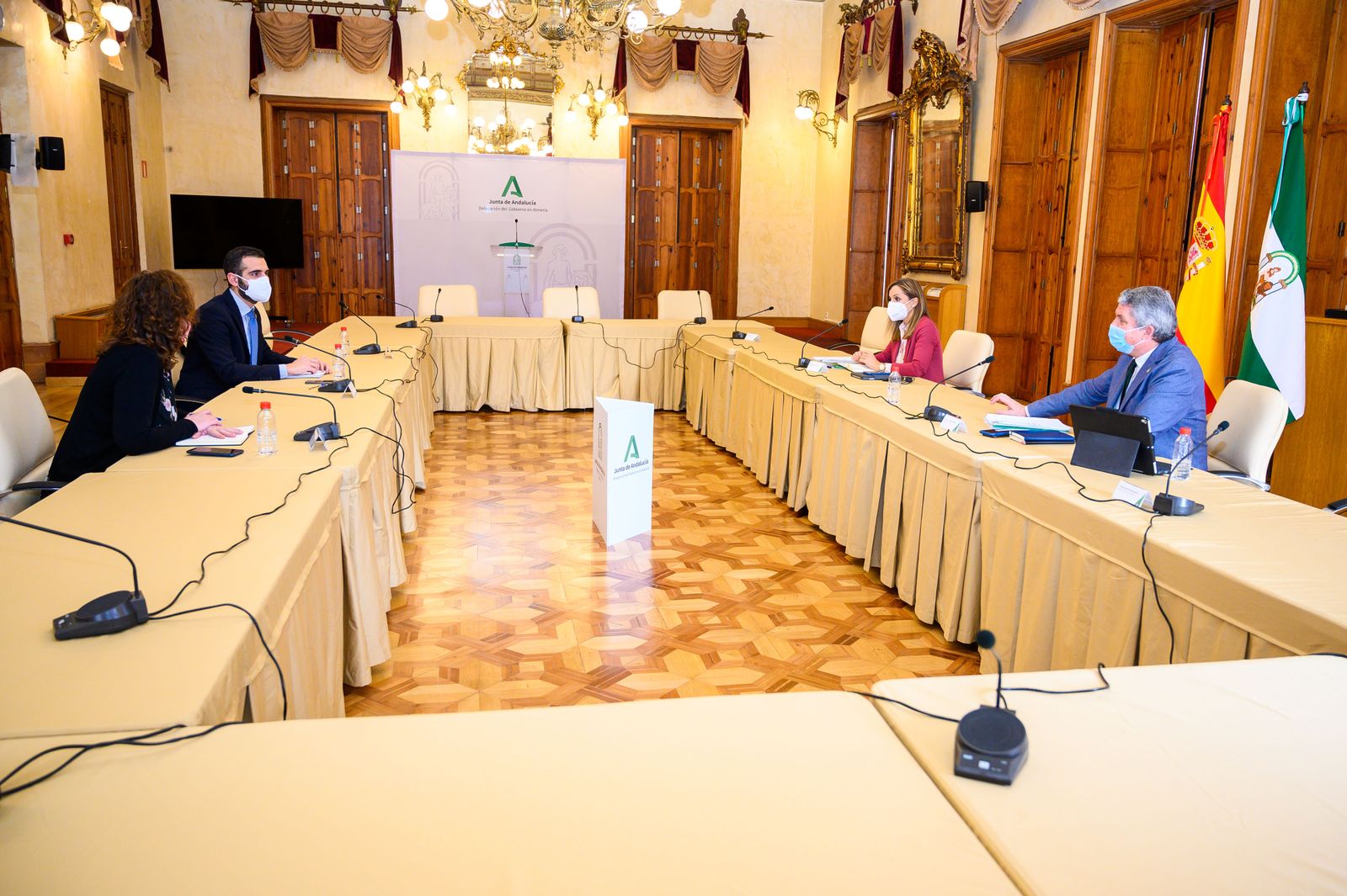 Reunión del alcalde y los responsables de la Junta