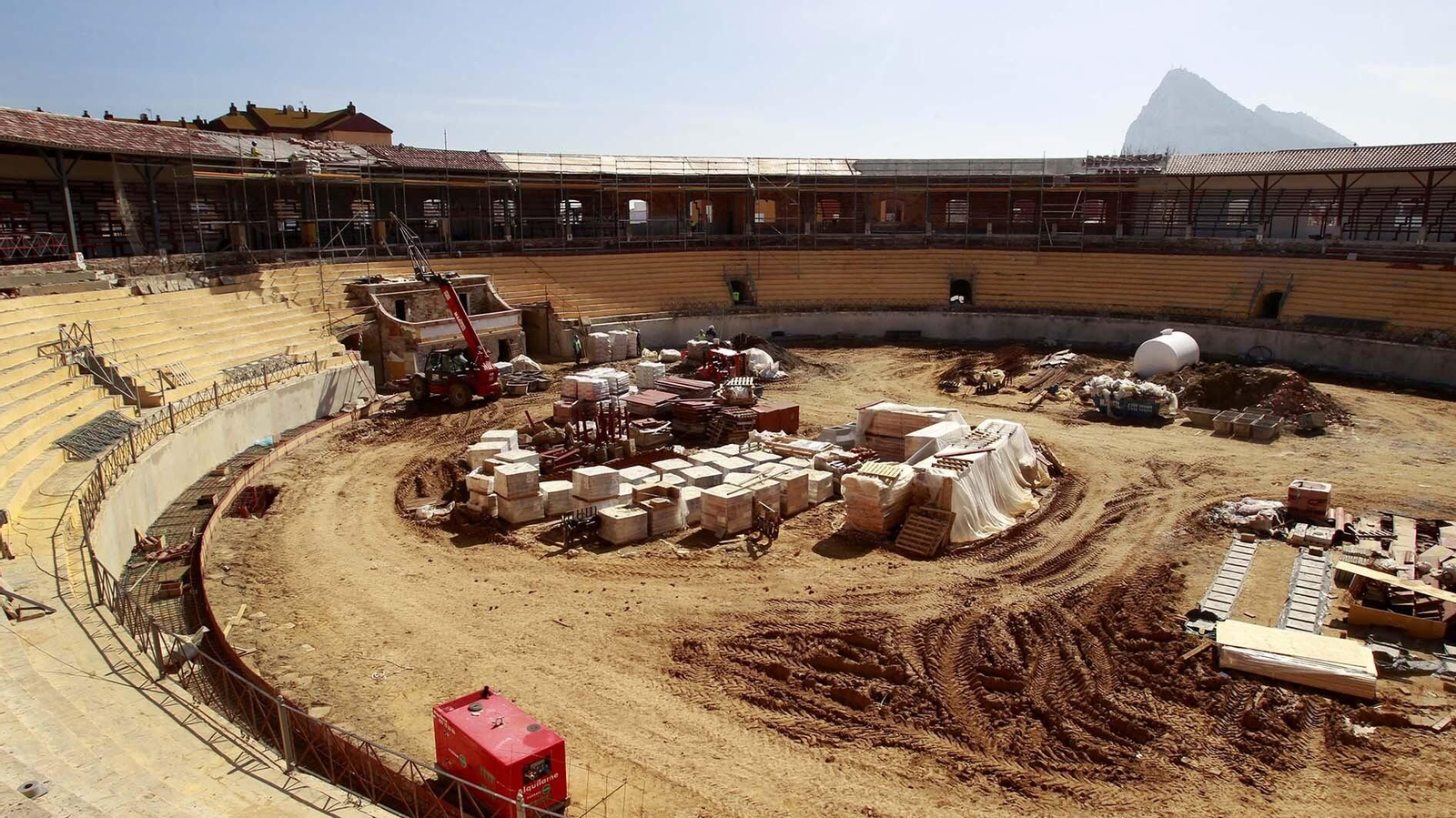 Las fotos de las obras de la plaza de toro de la Línea