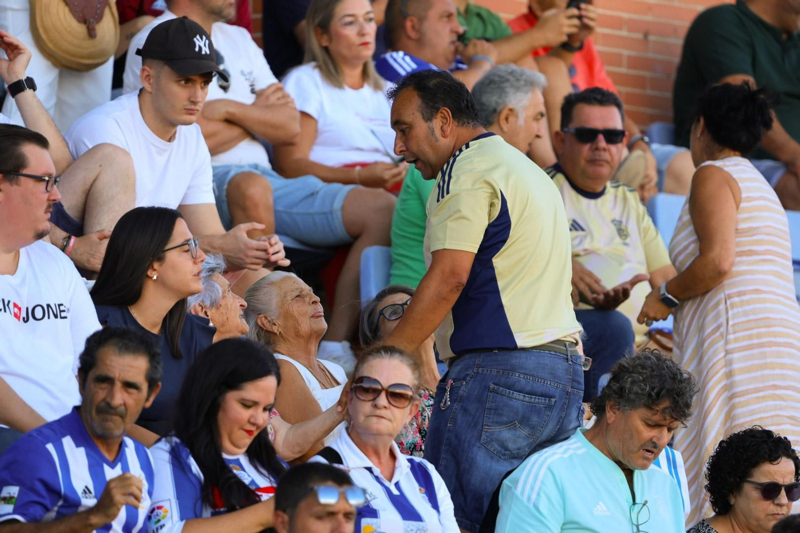 Búscate en las gradas del Nuevo Colombino durante el Recre-Puente Genil