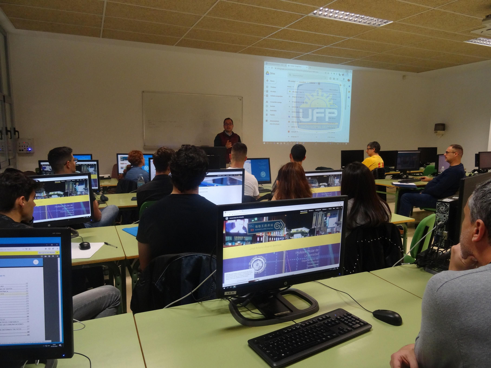 Una veintena de policías nacionales se forman sobre análisis forense de dispositivos móviles