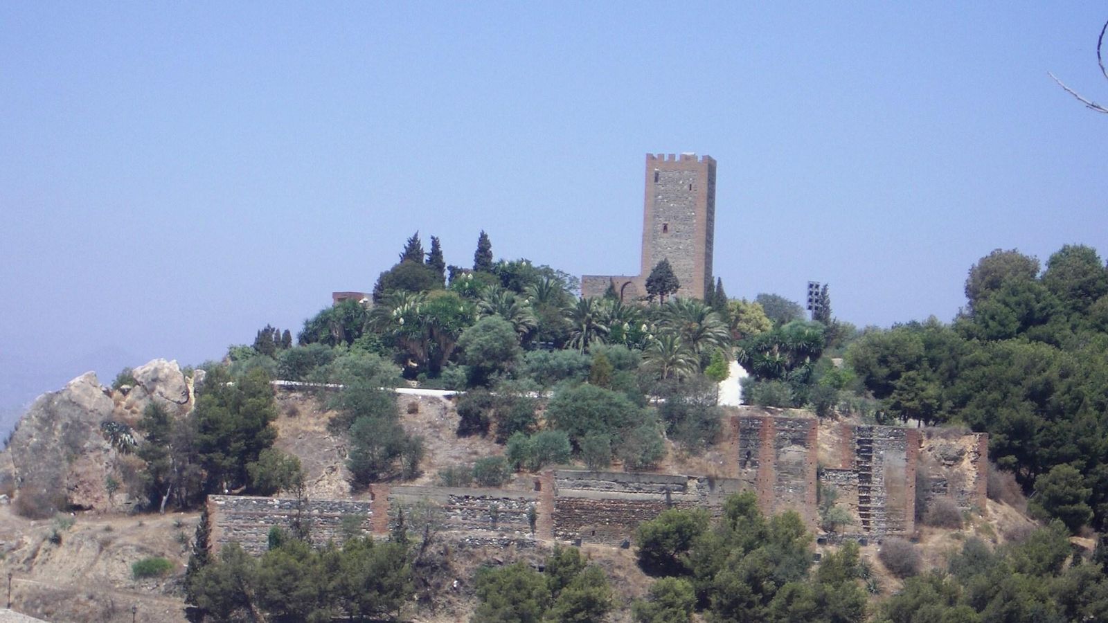 La Fortaleza de Vélez-Málaga vuelve a custodiar la localidad. La Fortaleza de Vélez-Málaga vuelve a custodiar la localidad.