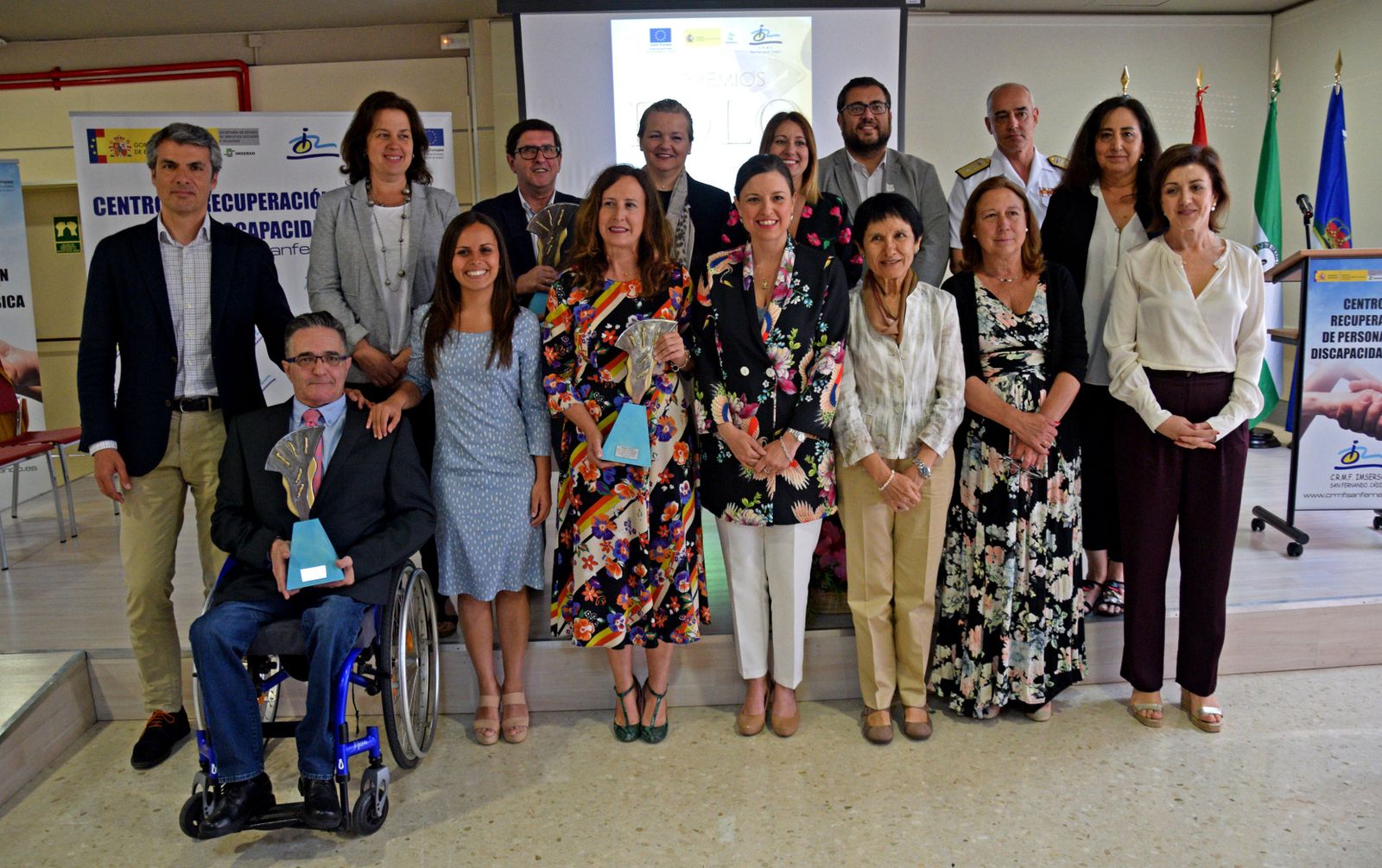Foto de familia de los galardonados con los premios Eolo, autoridades y responsables del CRMF.